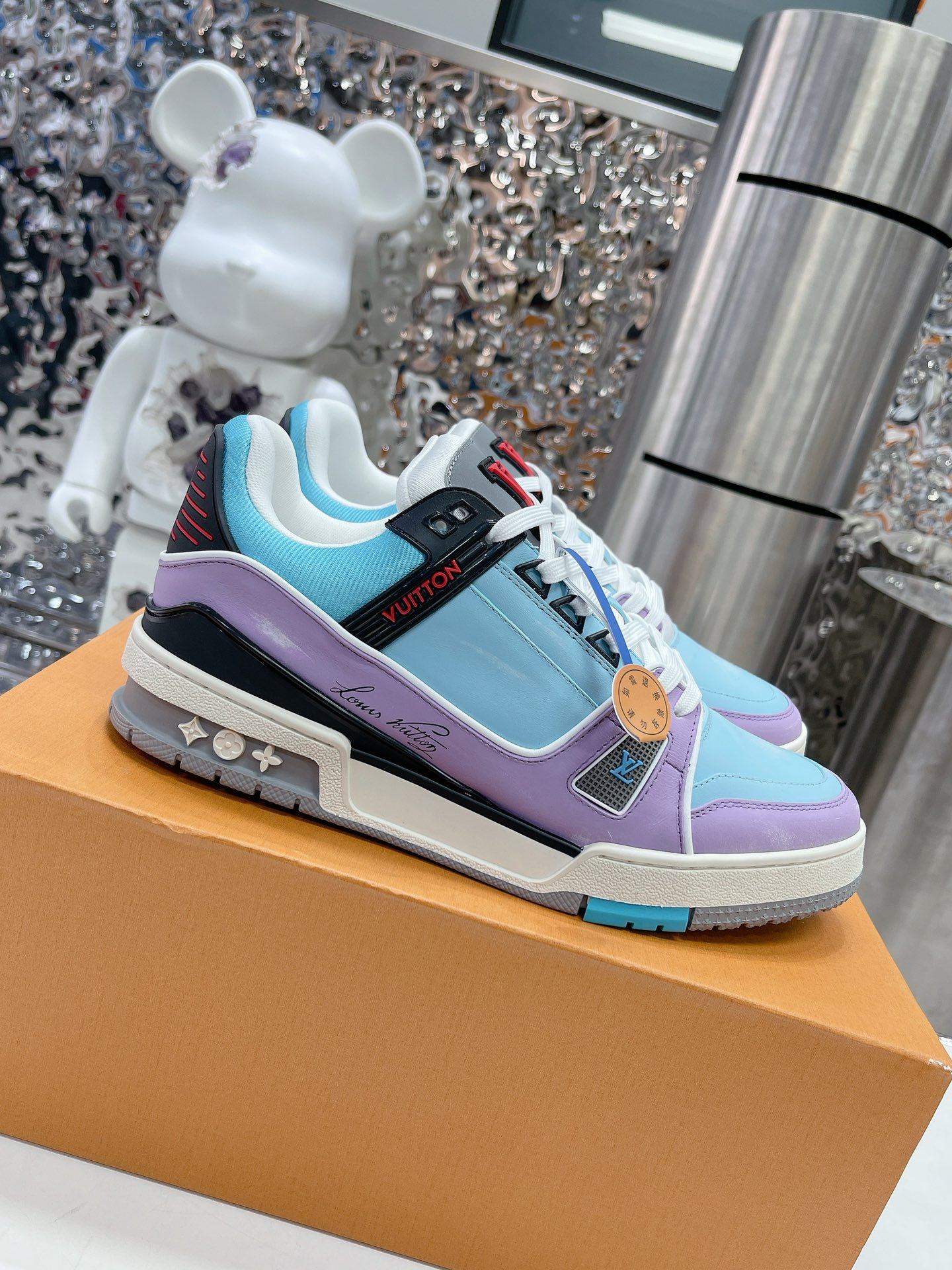 LV shoe