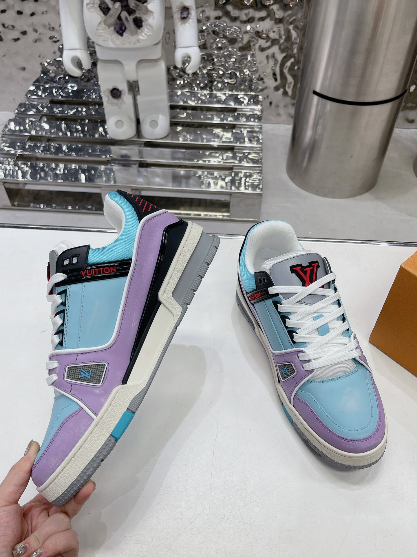 LV shoe