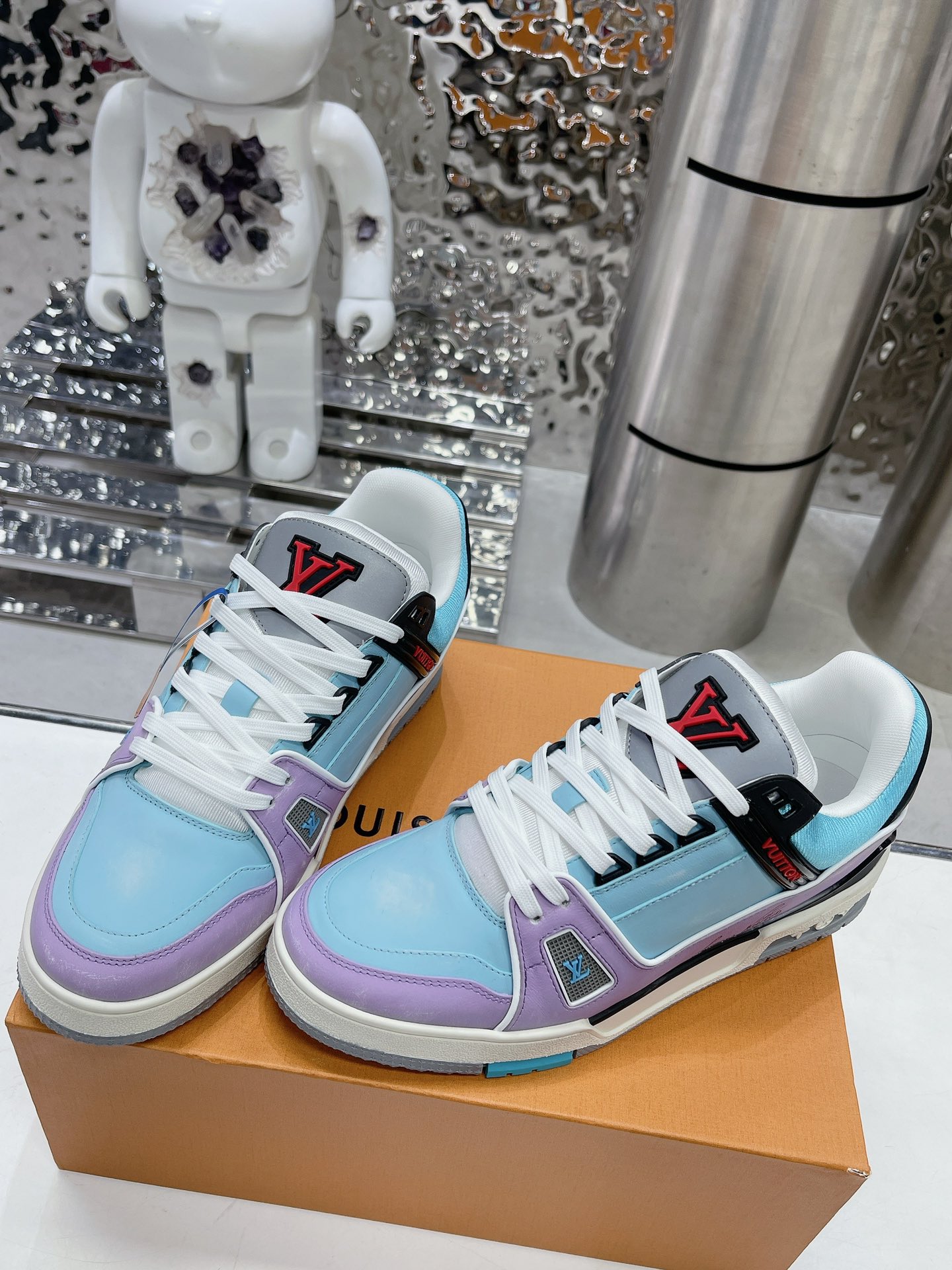 LV shoe