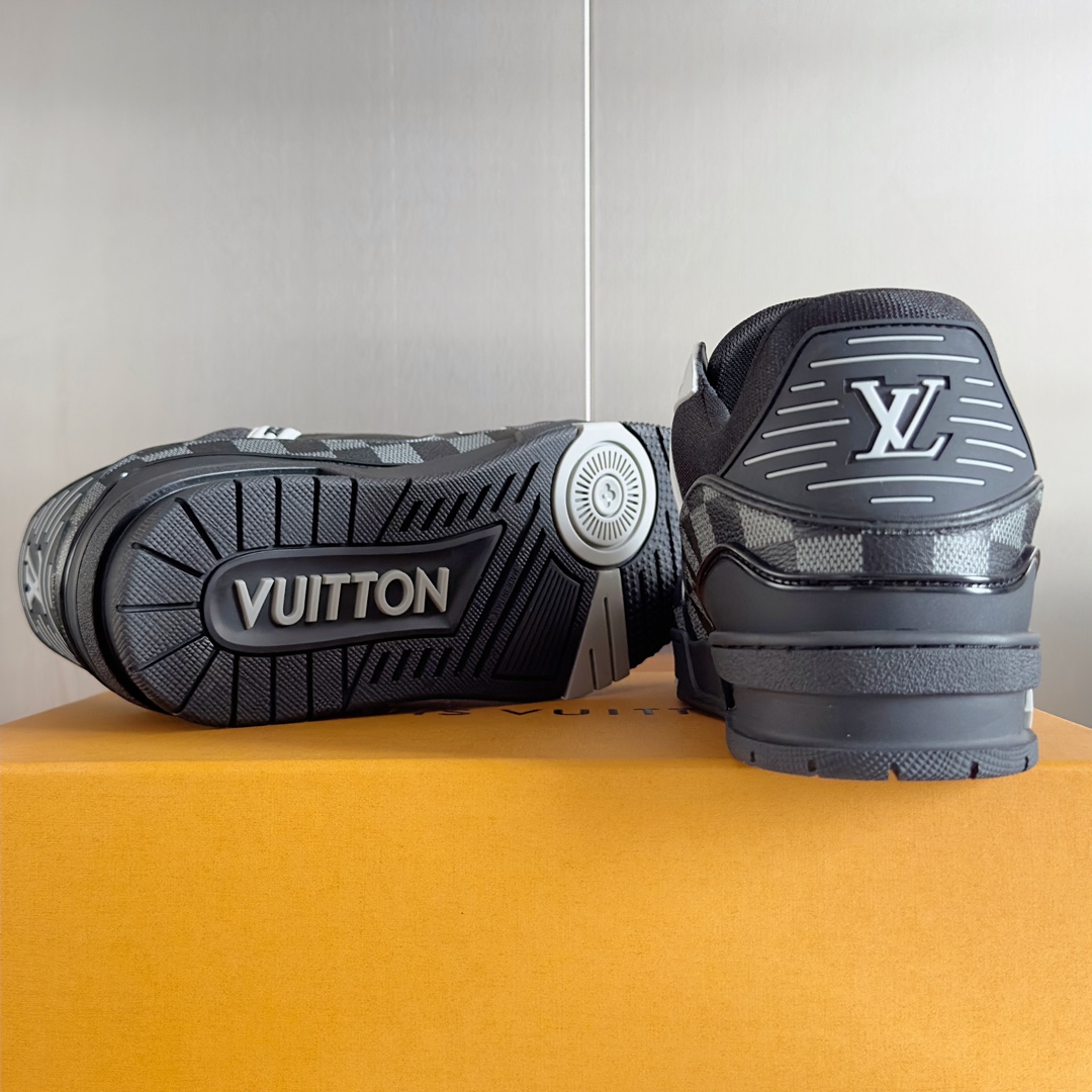 LV shoe