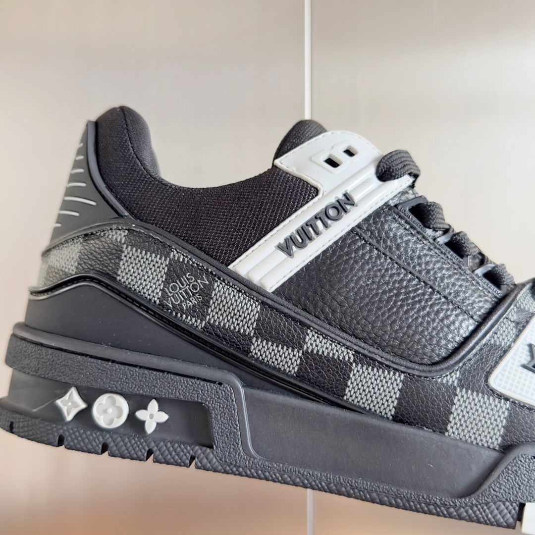 LV shoe