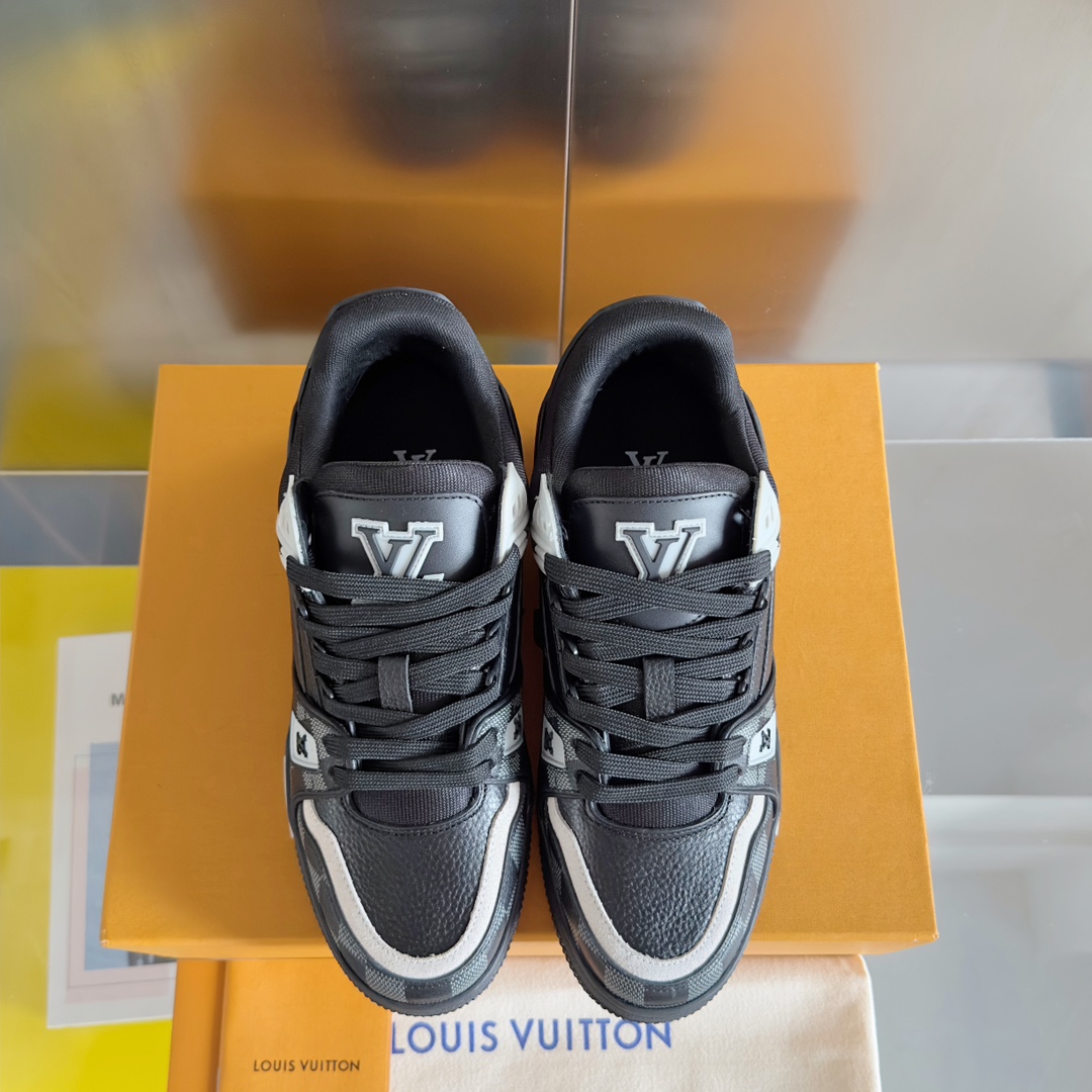 LV shoe