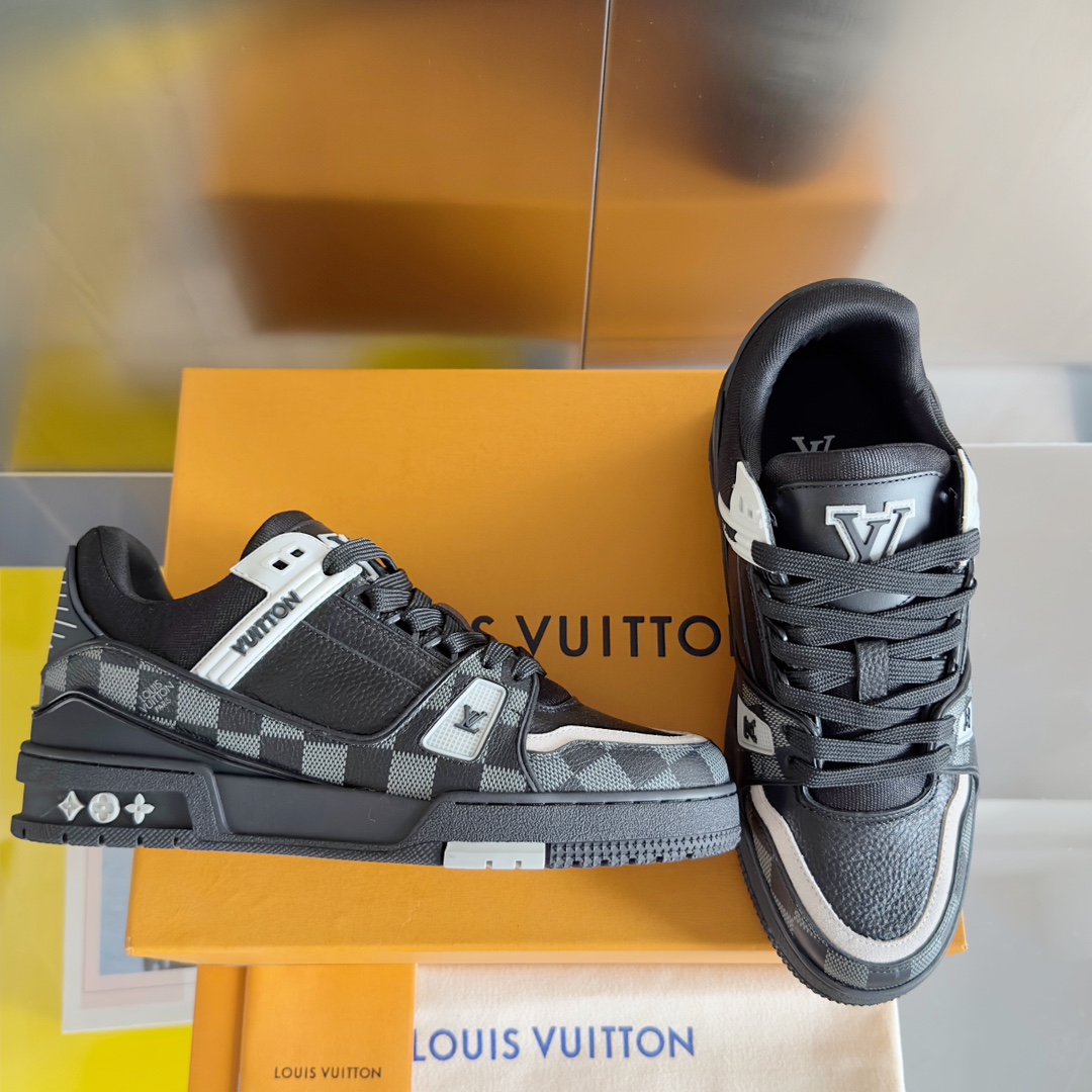 LV shoe