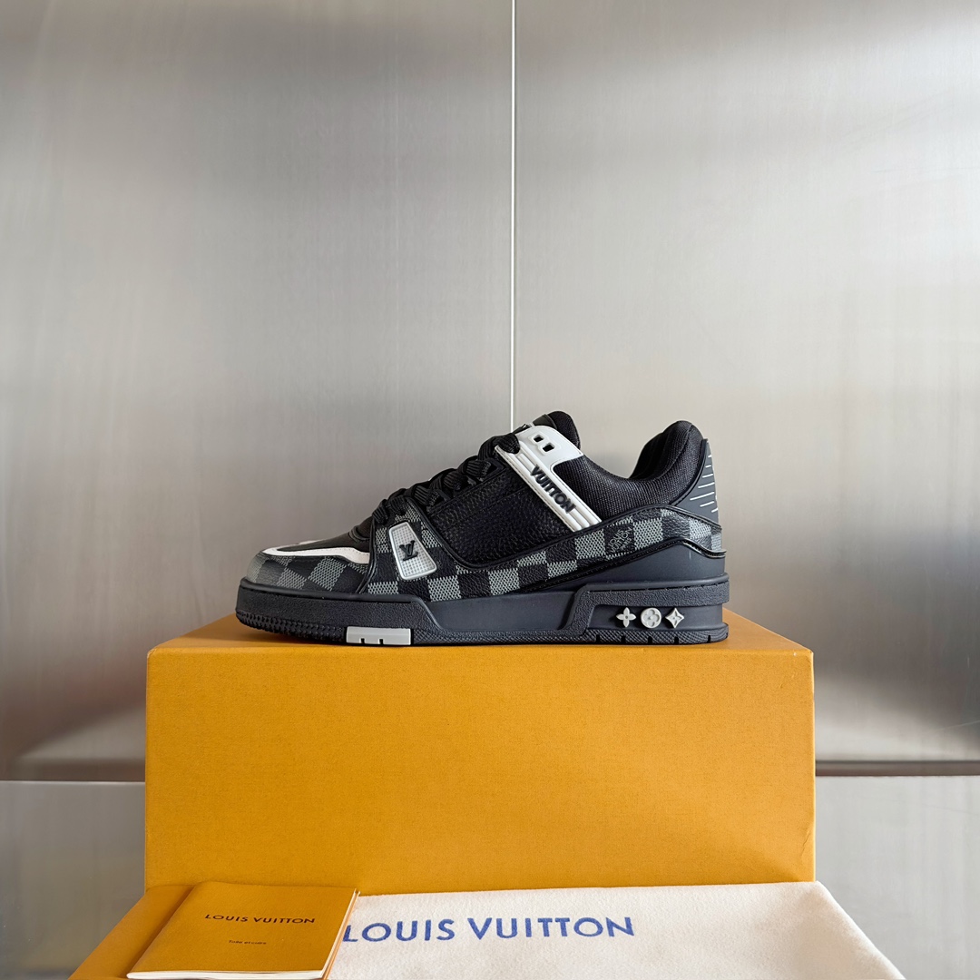 LV shoe