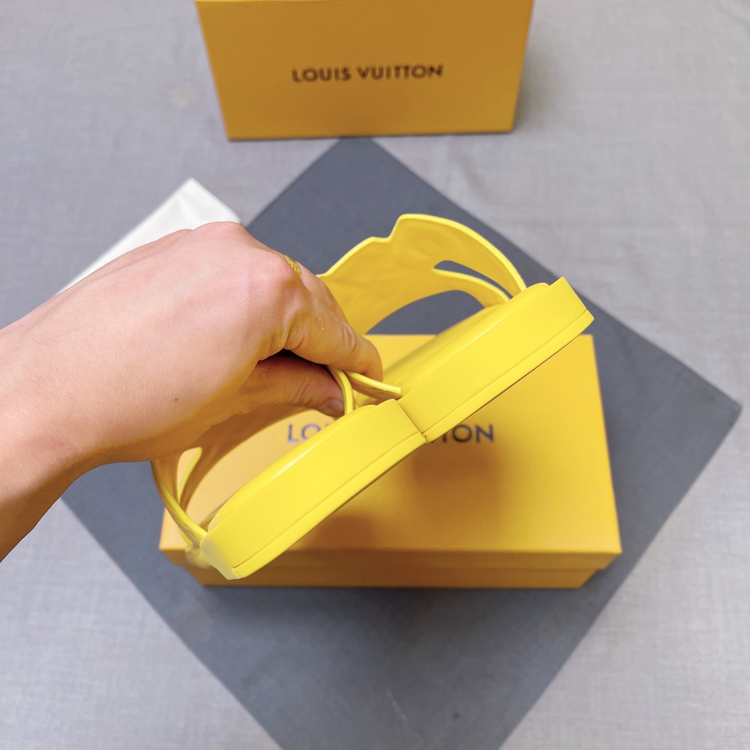 LV shoe