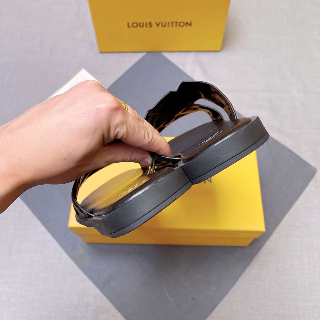 LV shoe