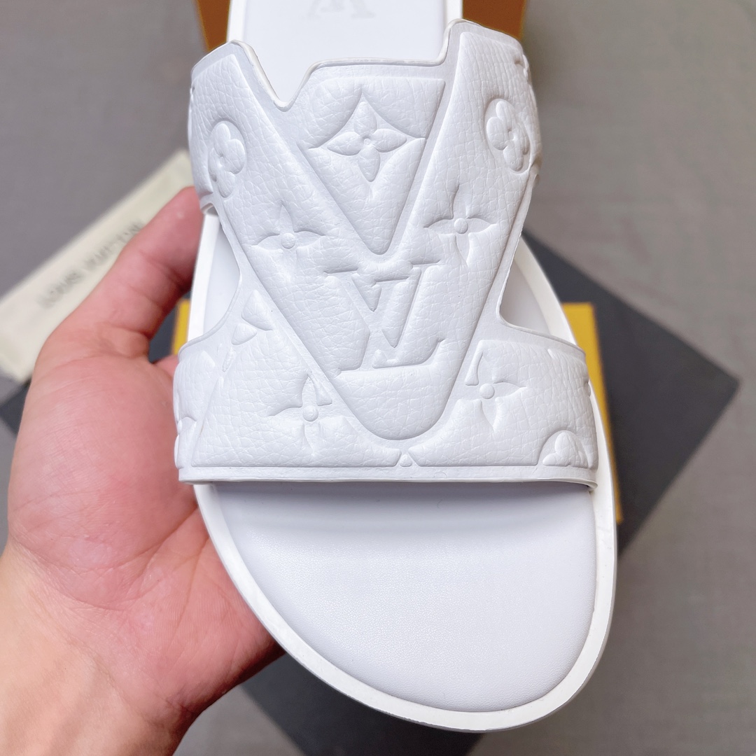 LV shoe