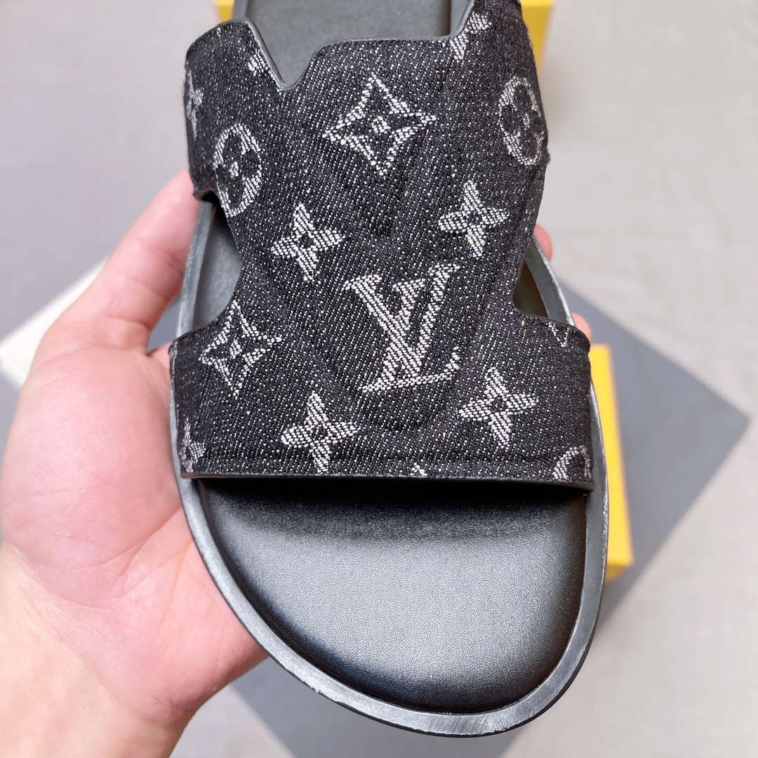 LV shoe