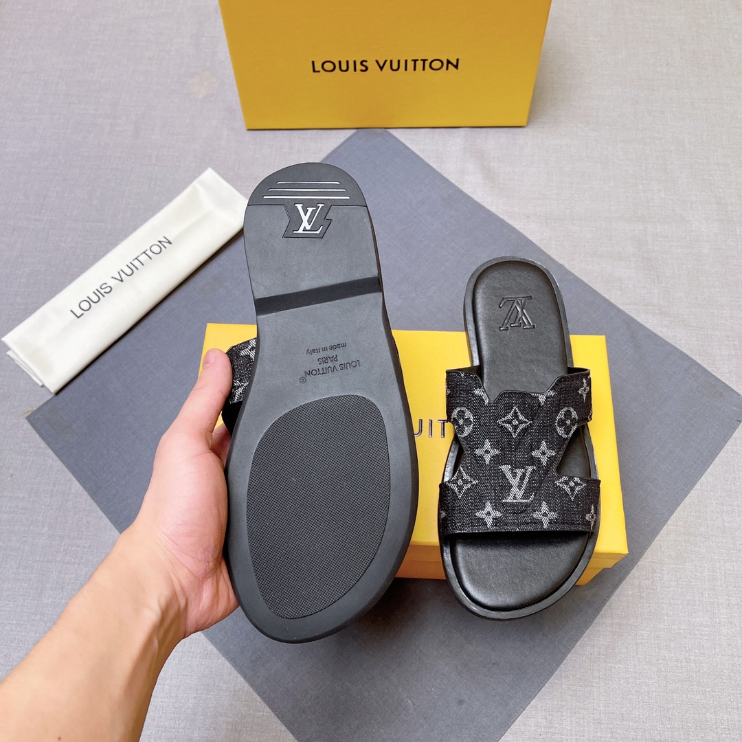 LV shoe
