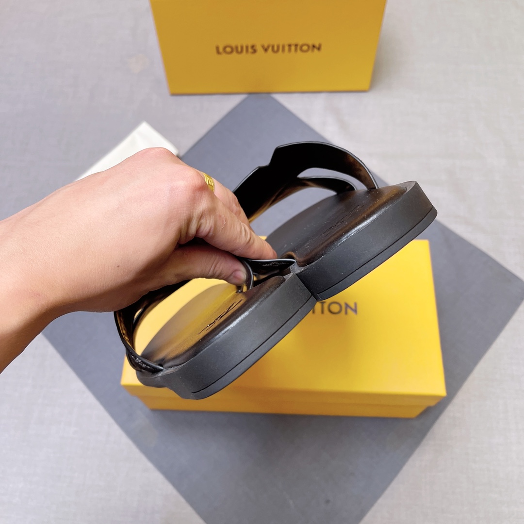LV shoe