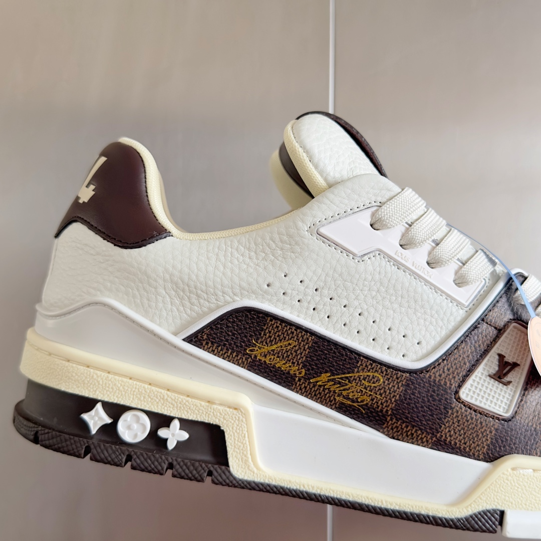 LV shoe