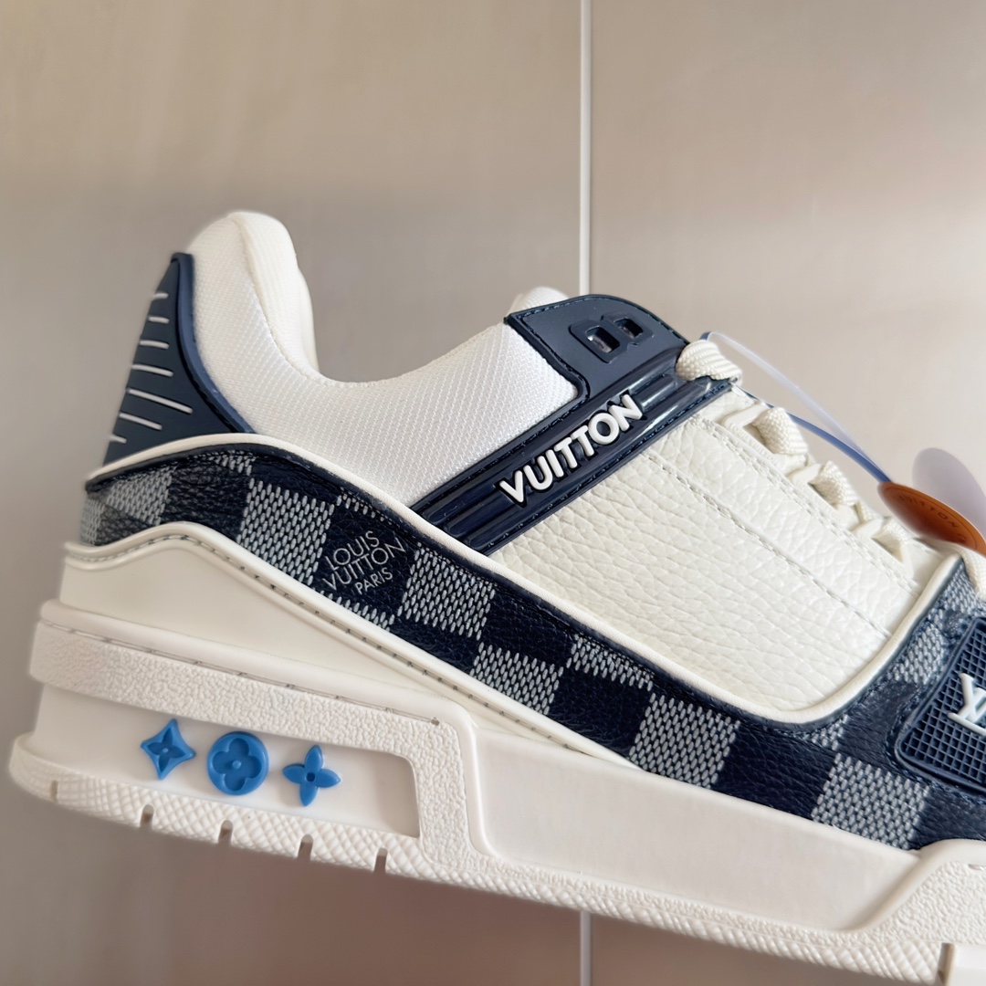 LV shoe