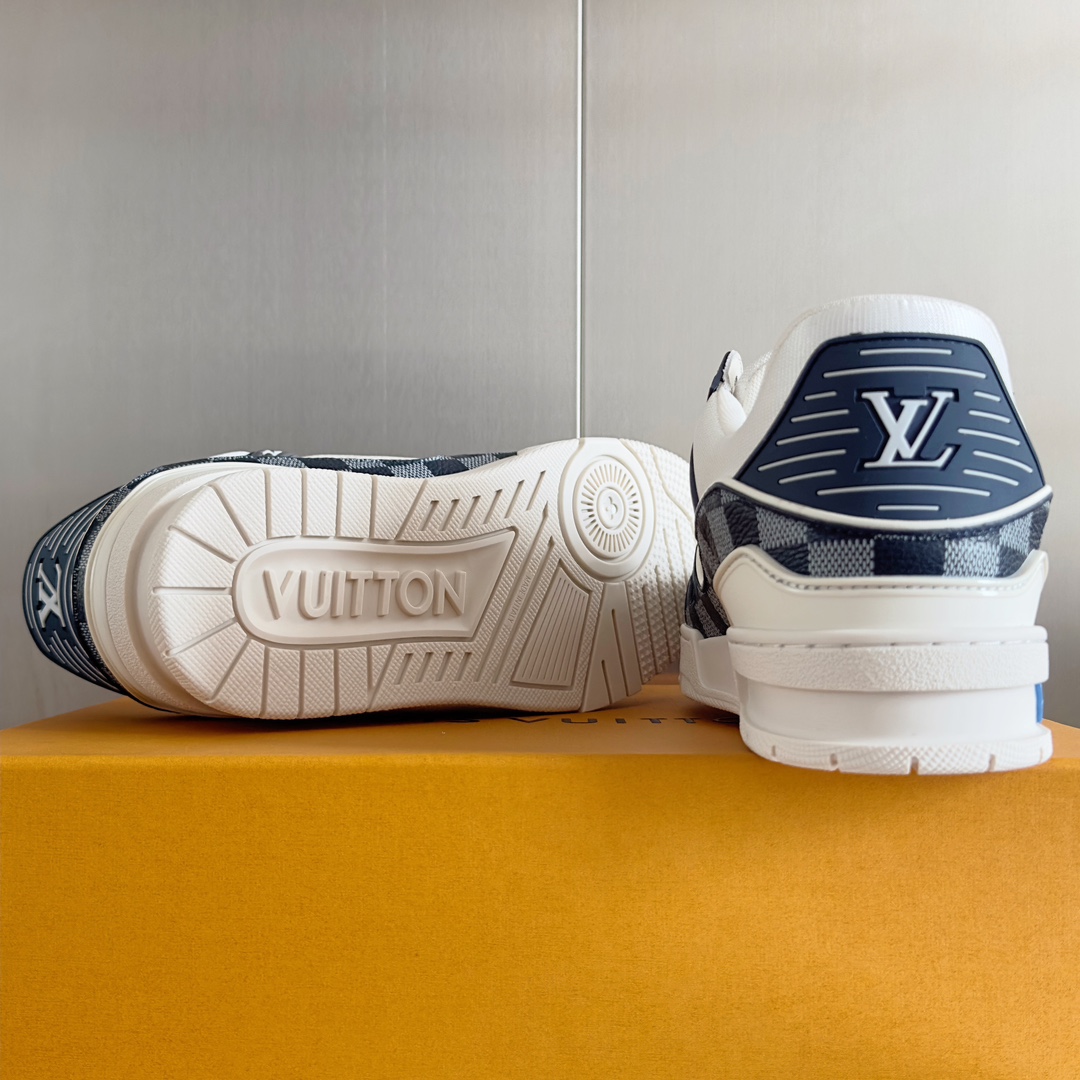 LV shoe