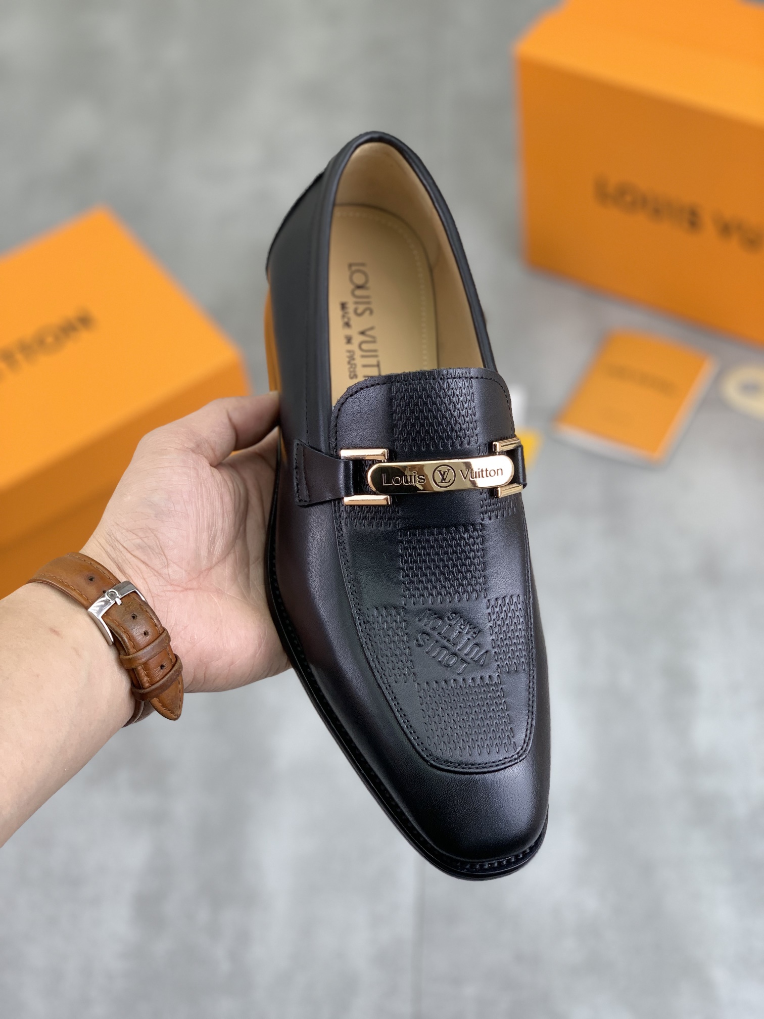 LV shoe