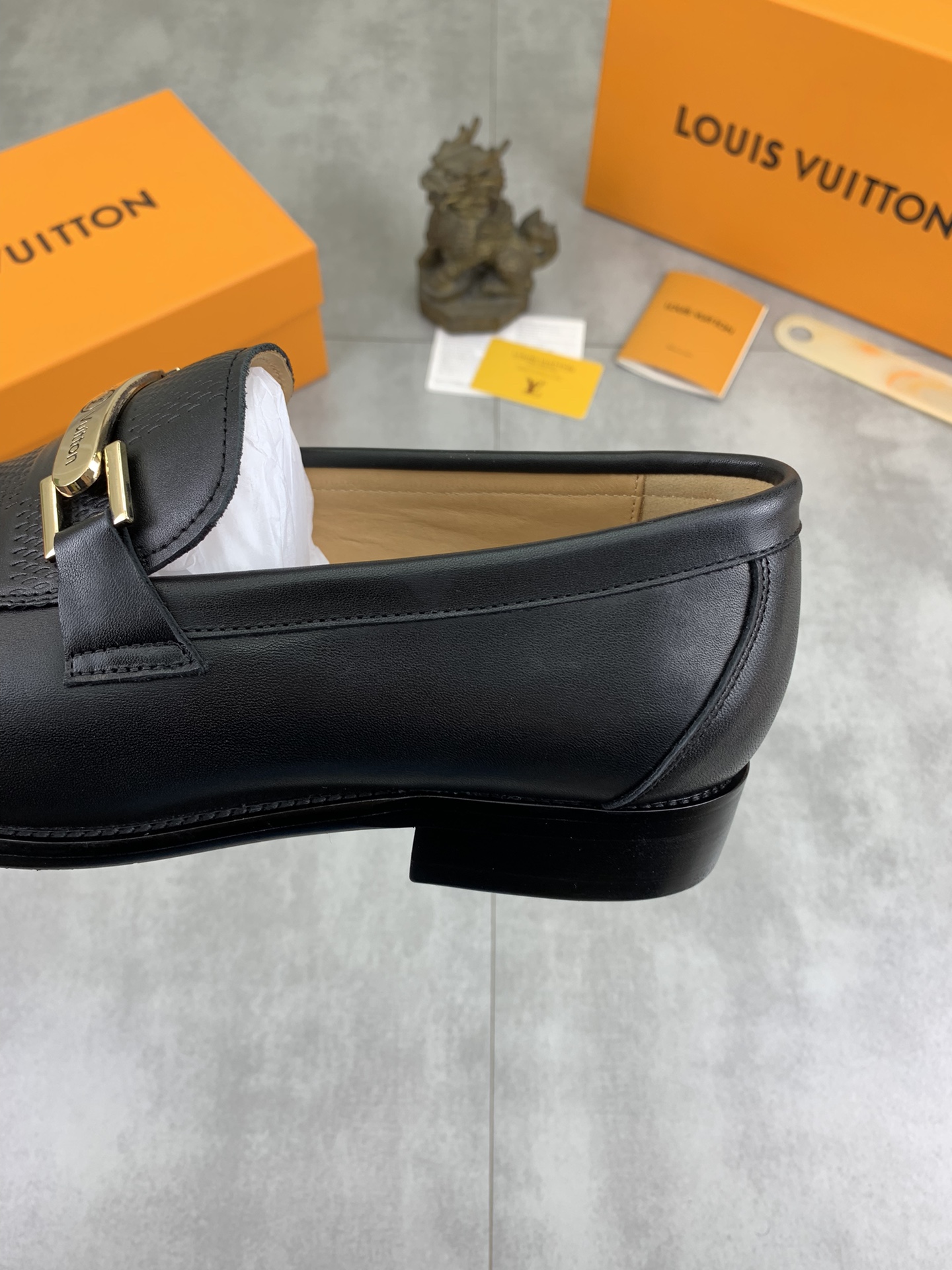 LV shoe