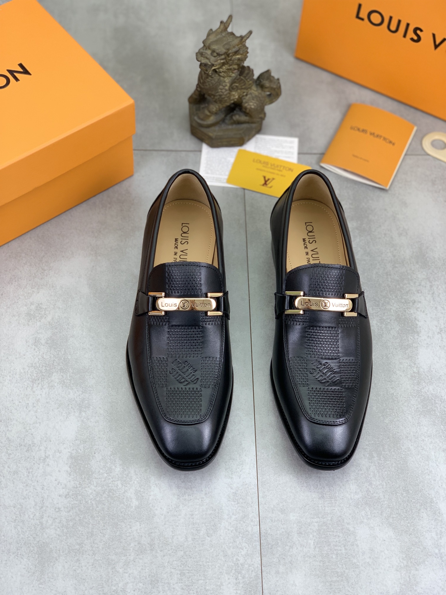 LV shoe