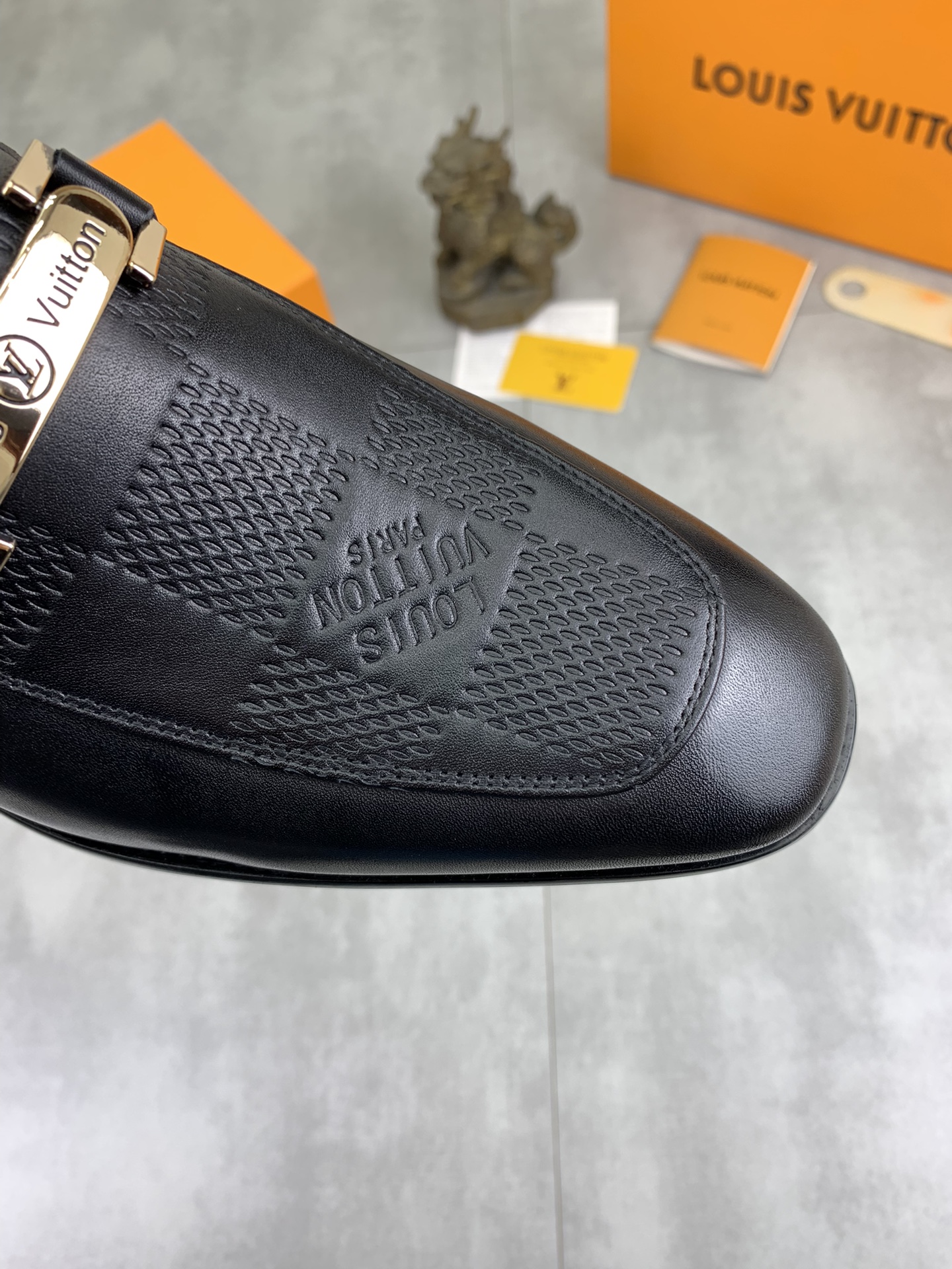 LV shoe