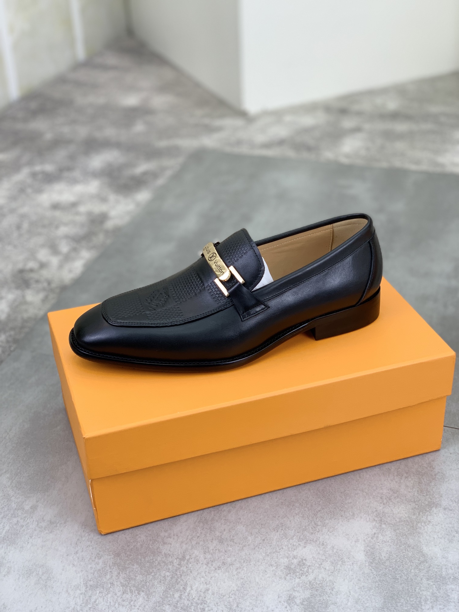 LV shoe