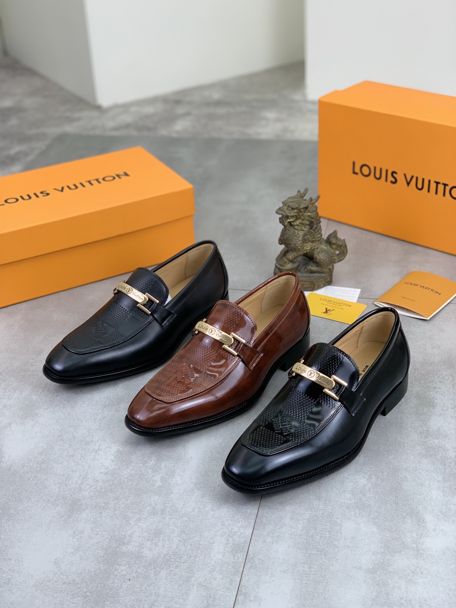 LV shoe