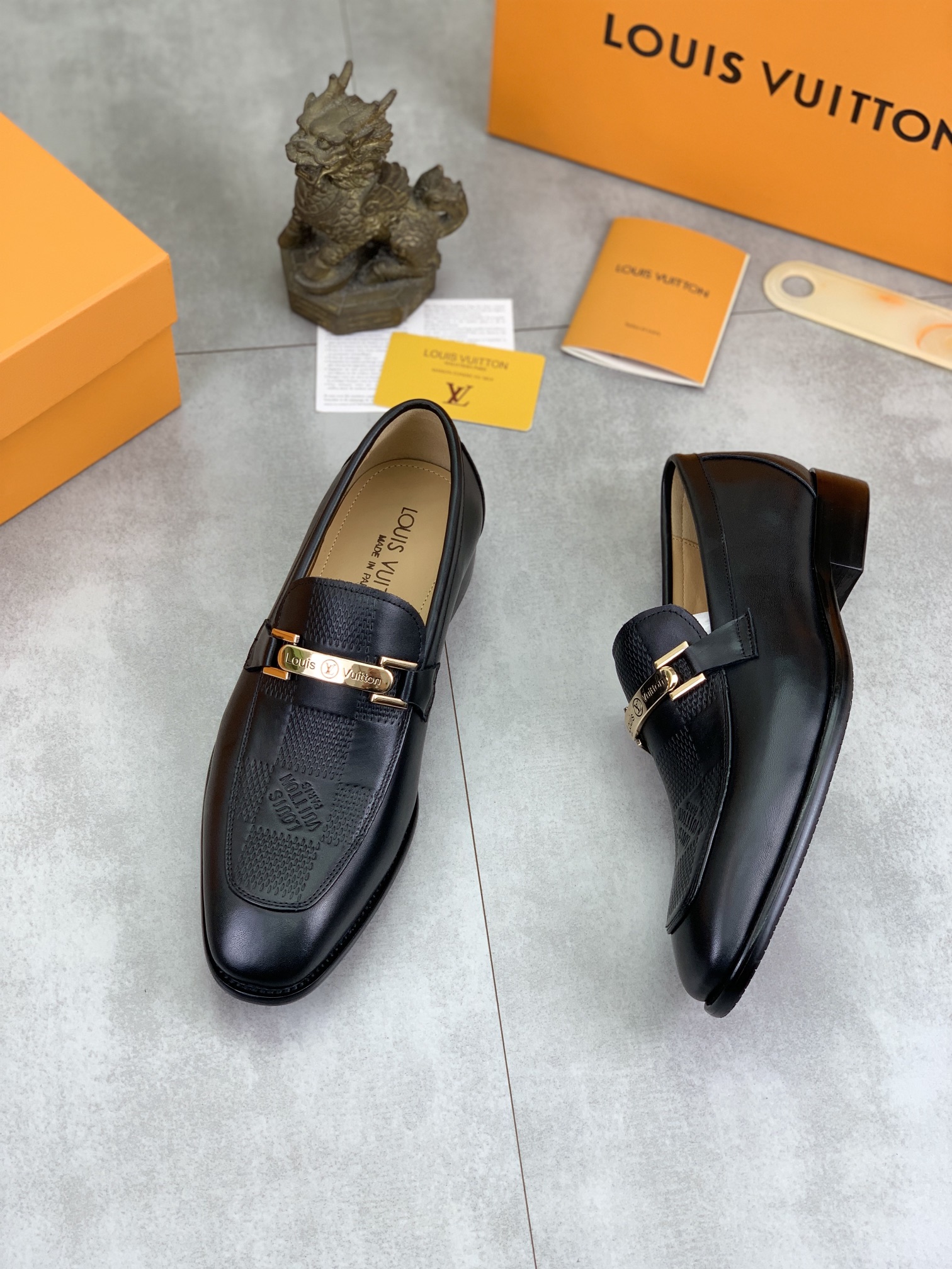 LV shoe