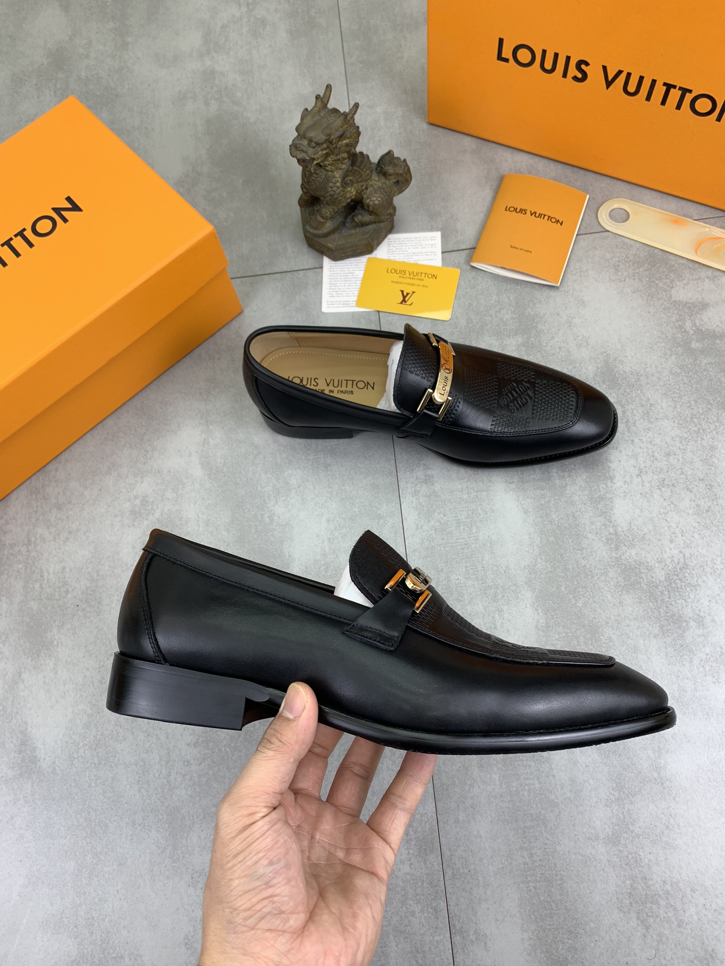 LV shoe