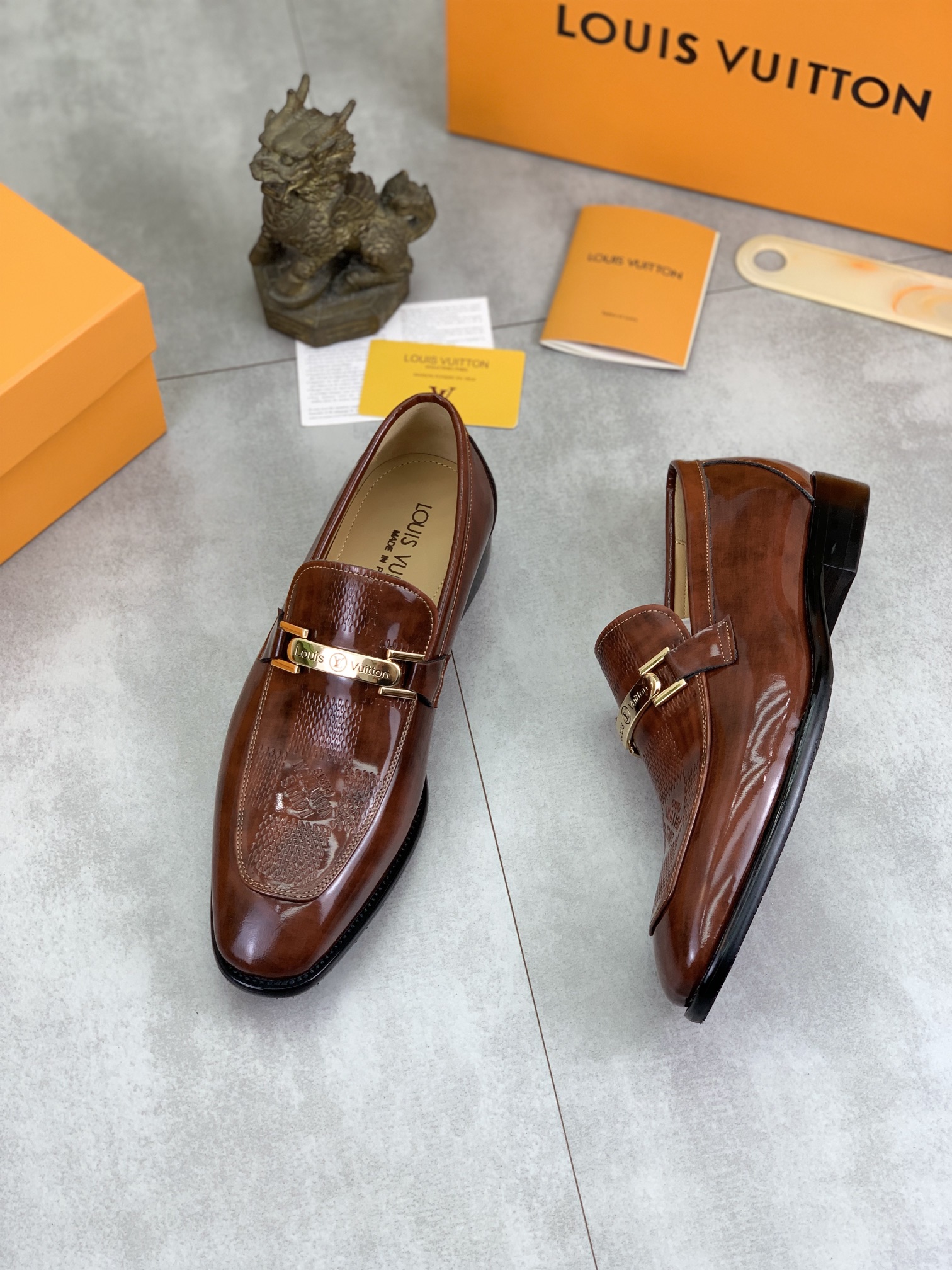 LV shoe