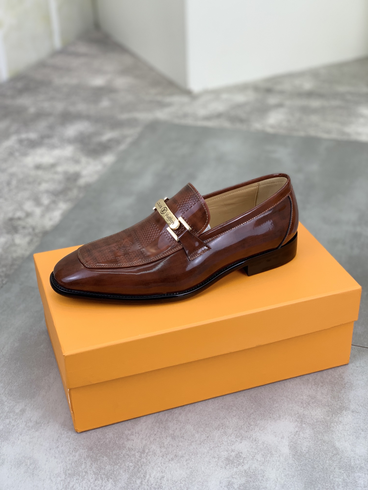 LV shoe