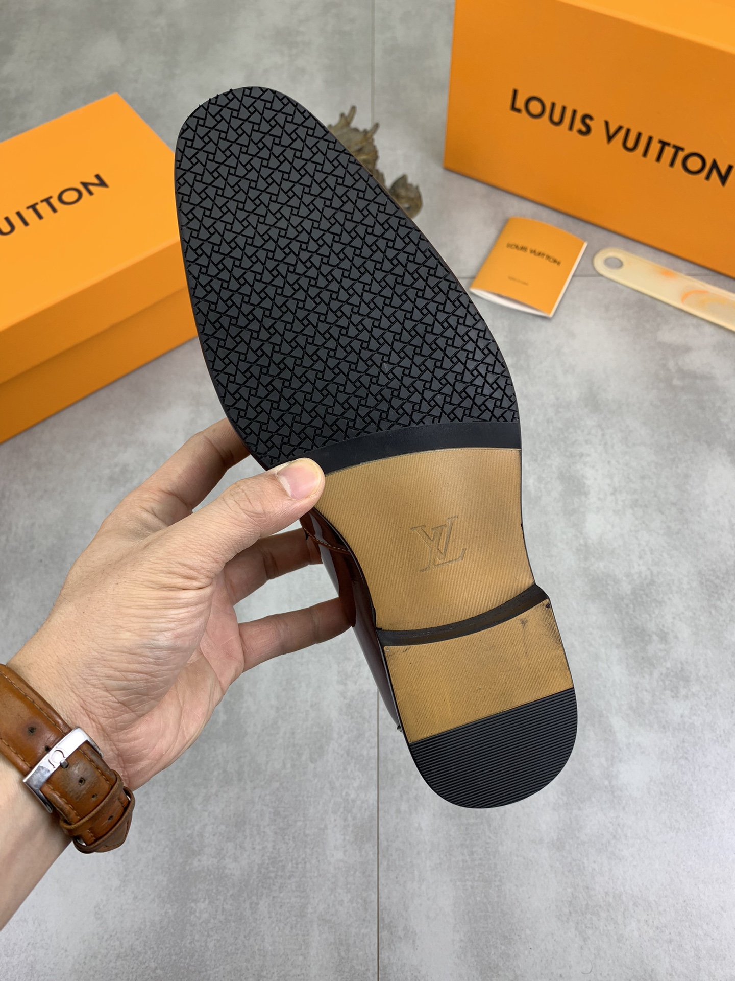LV shoe