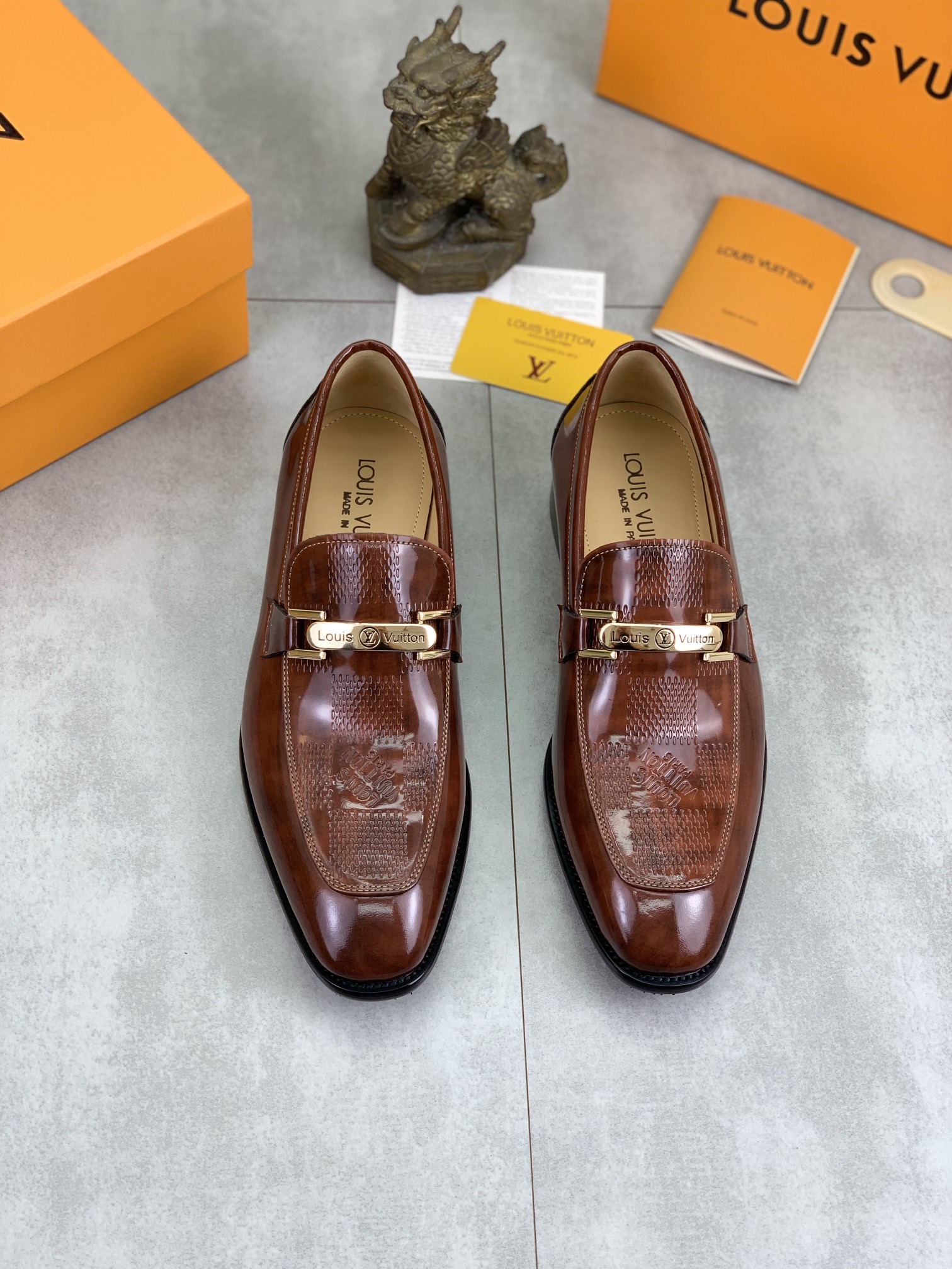 LV shoe