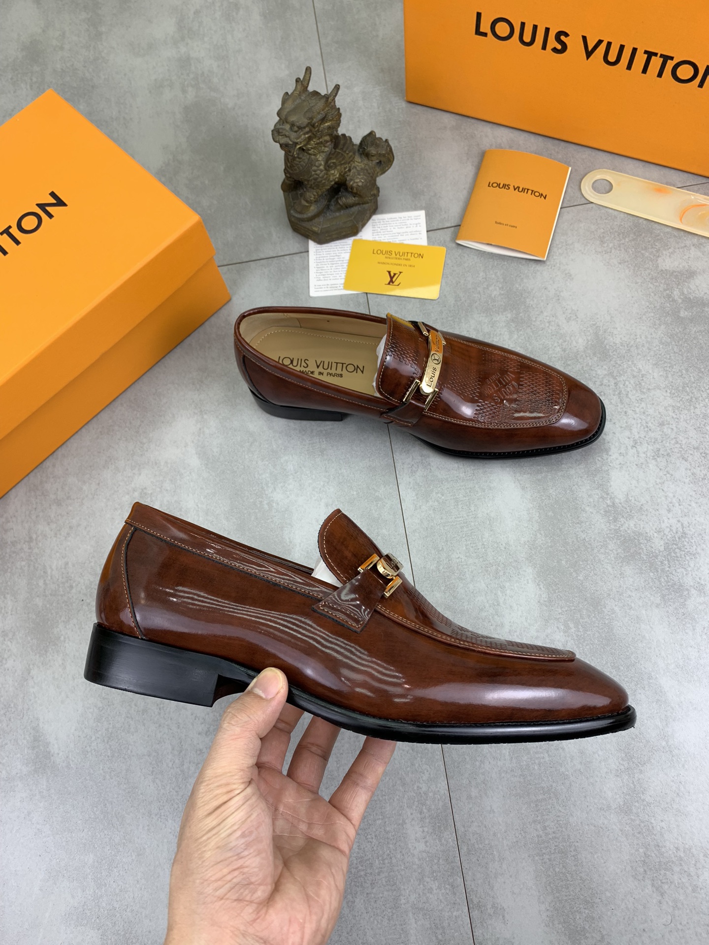 LV shoe