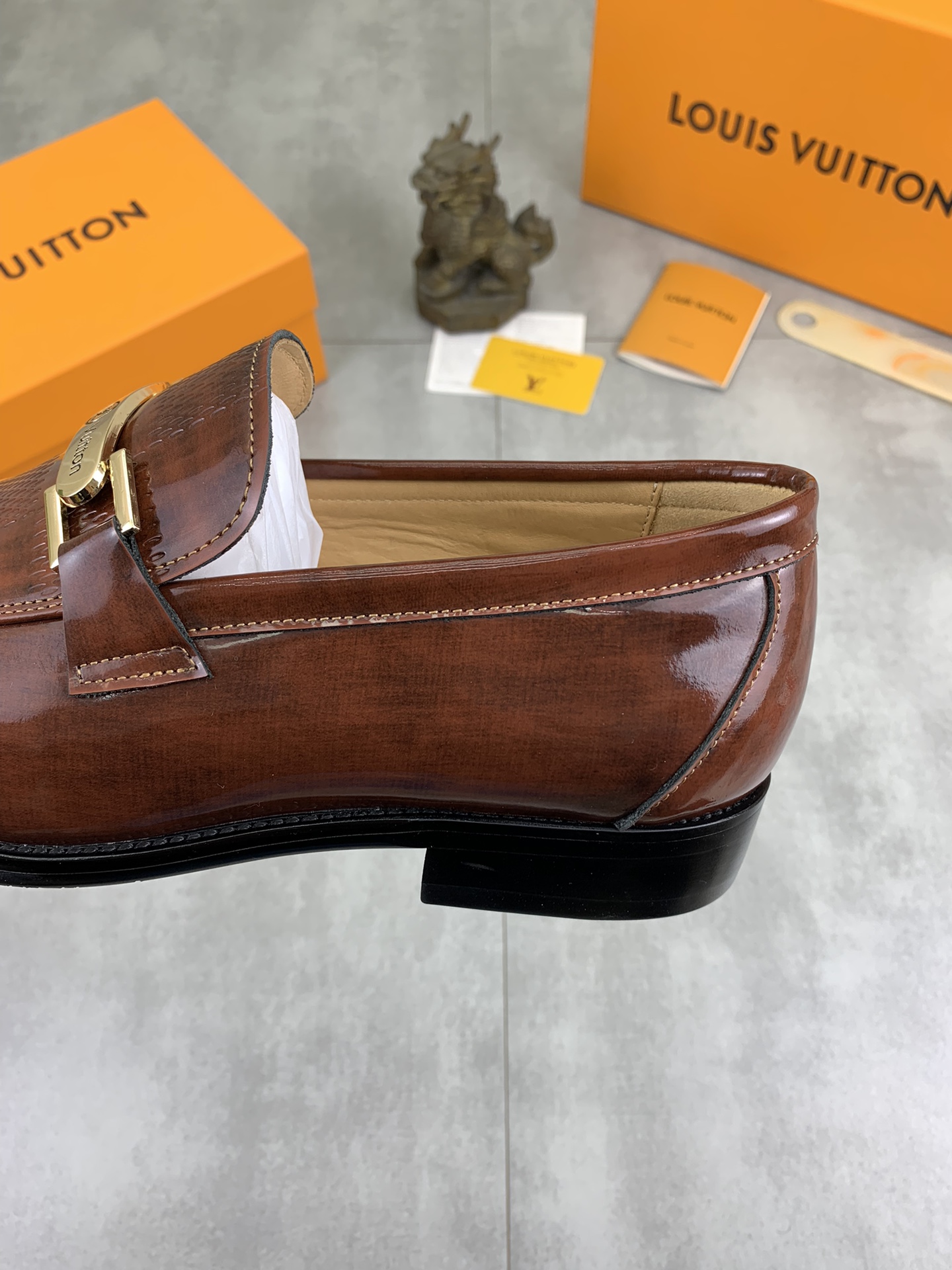 LV shoe