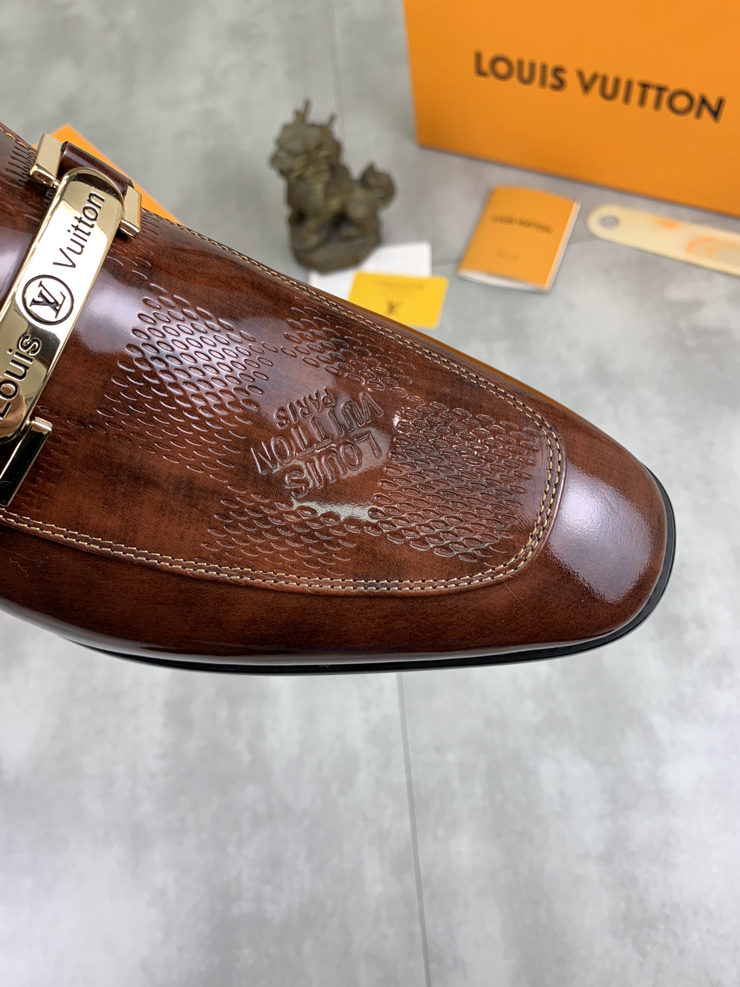 LV shoe