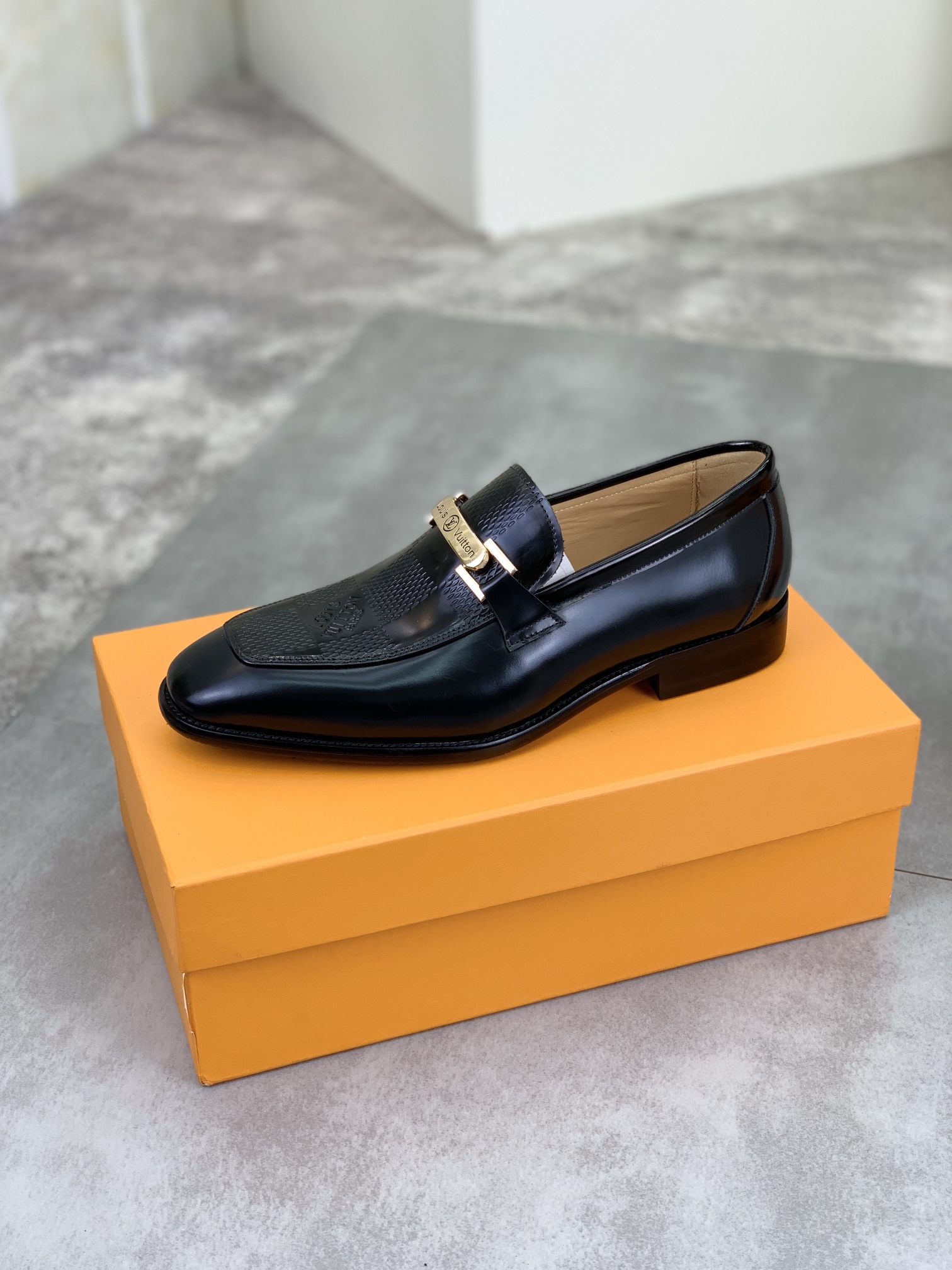 LV shoe