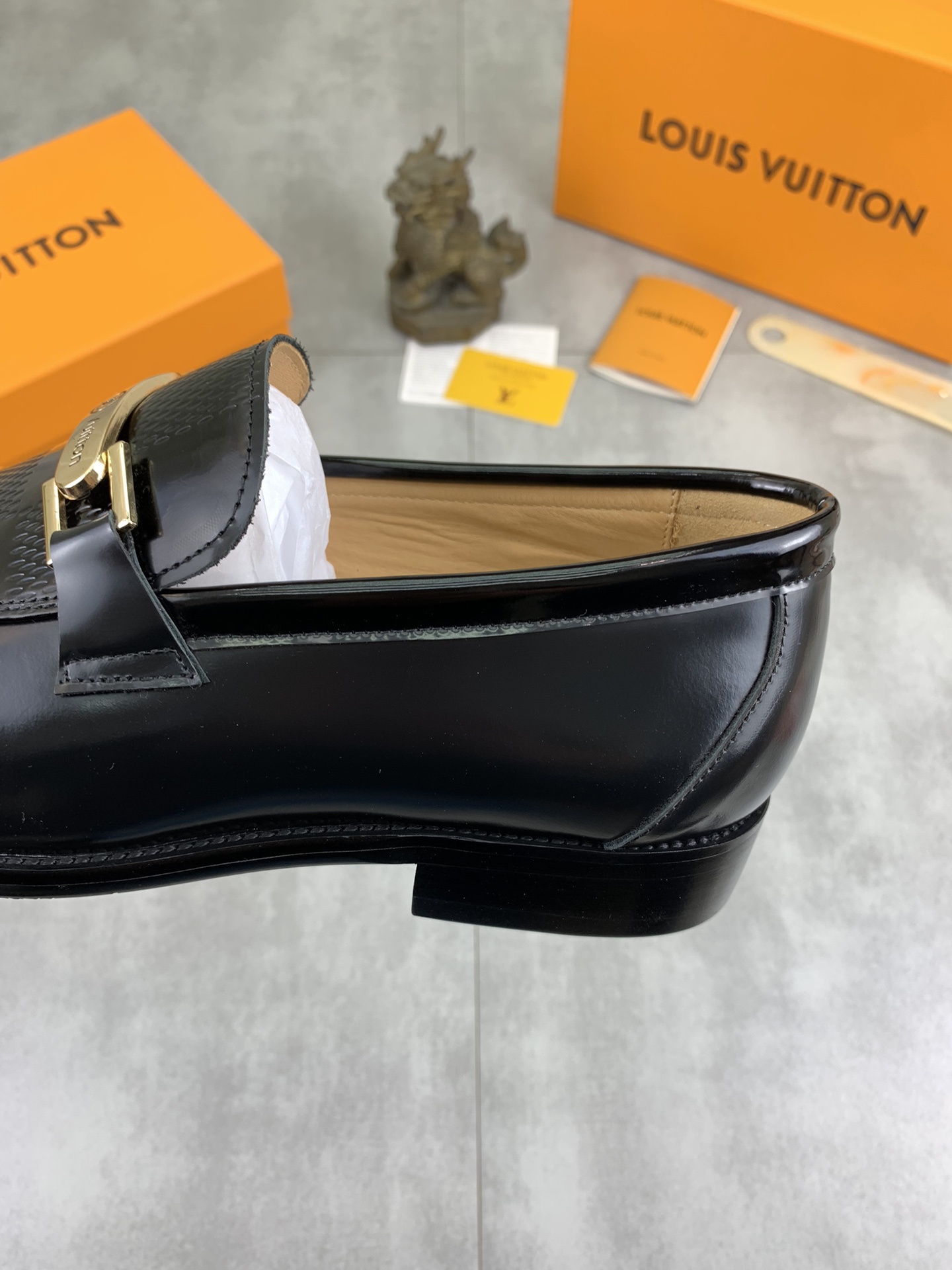 LV shoe