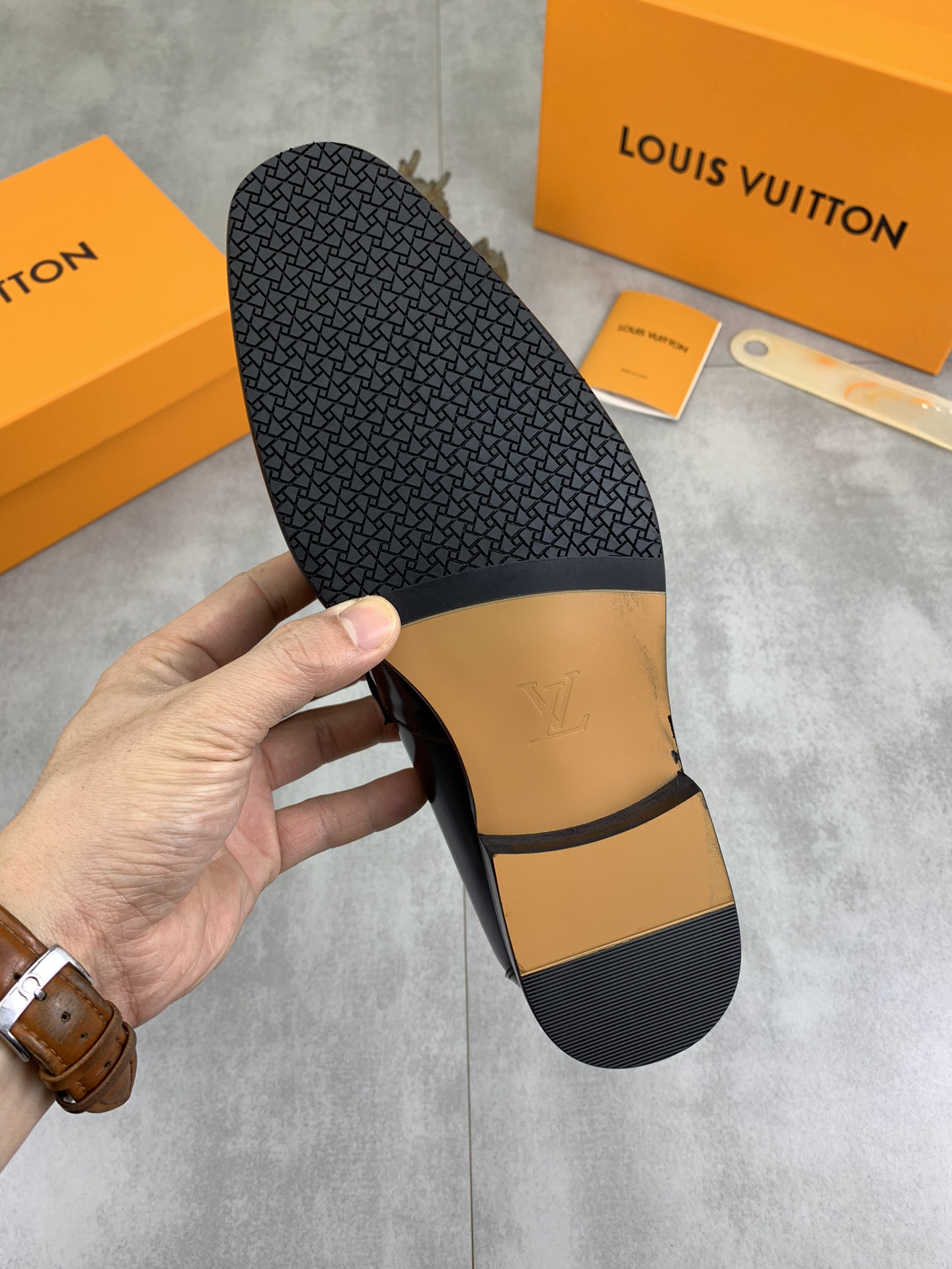 LV shoe