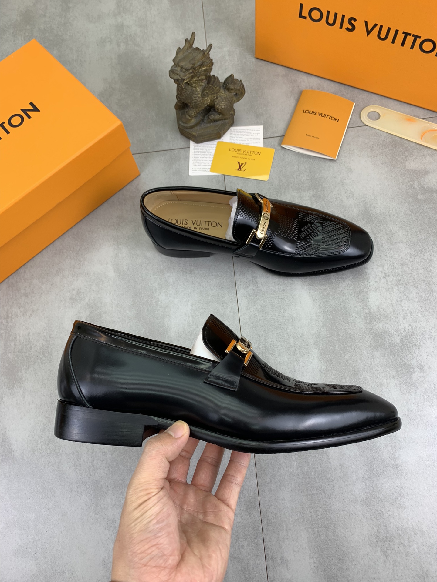LV shoe
