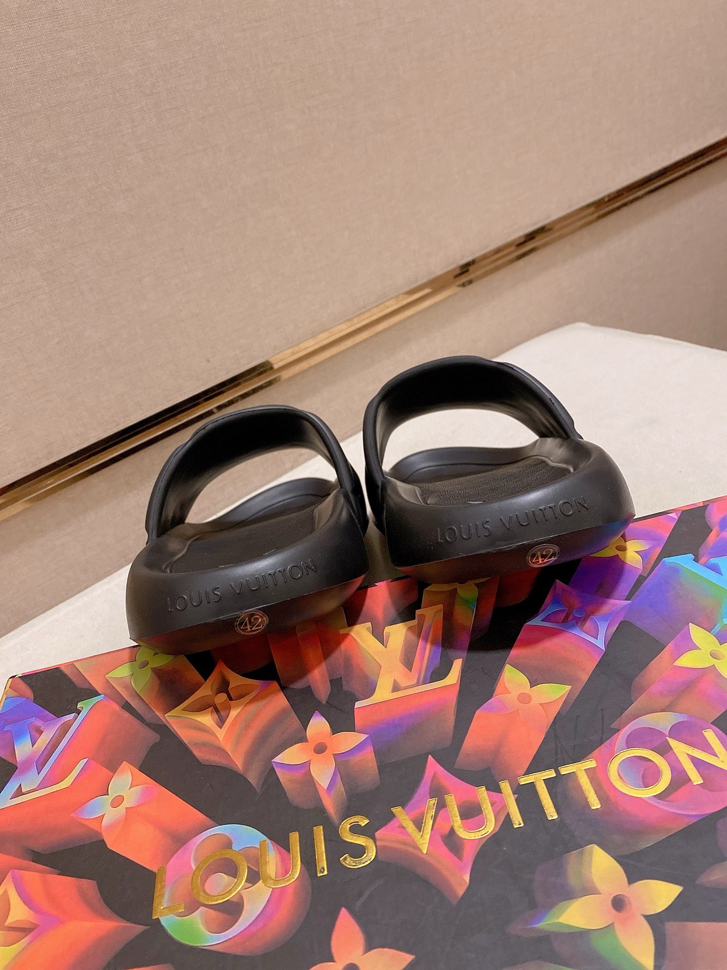 LV shoe