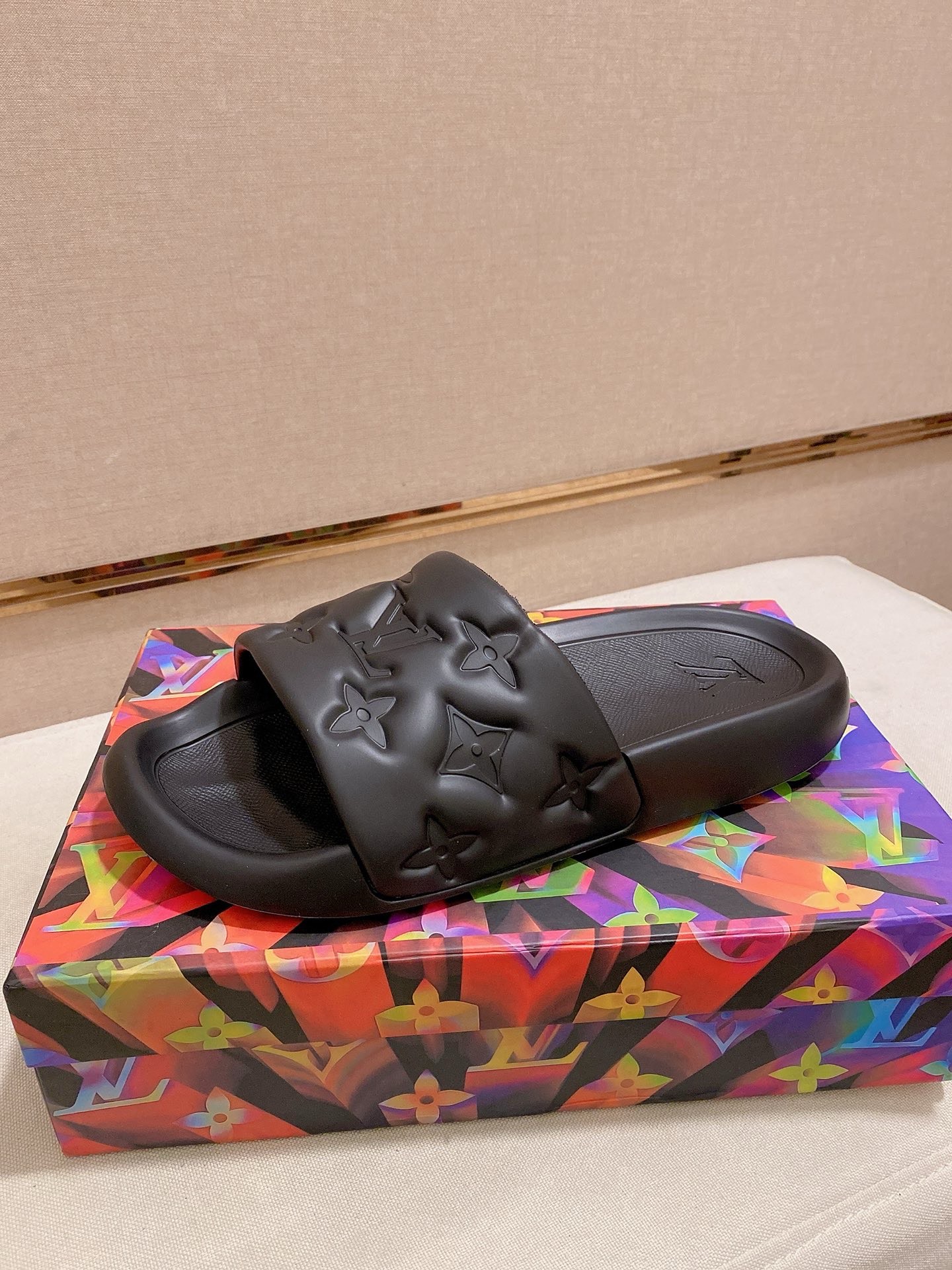 LV shoe