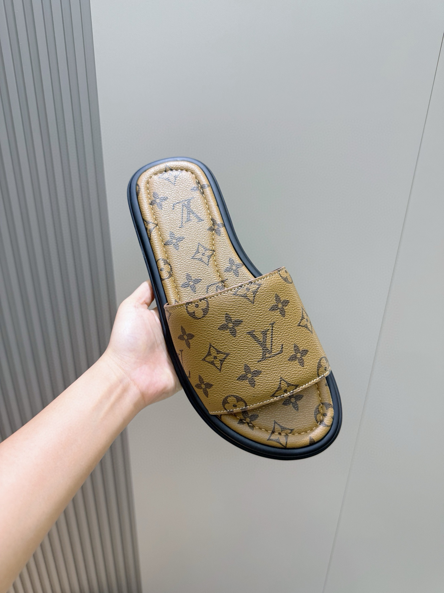 LV shoe