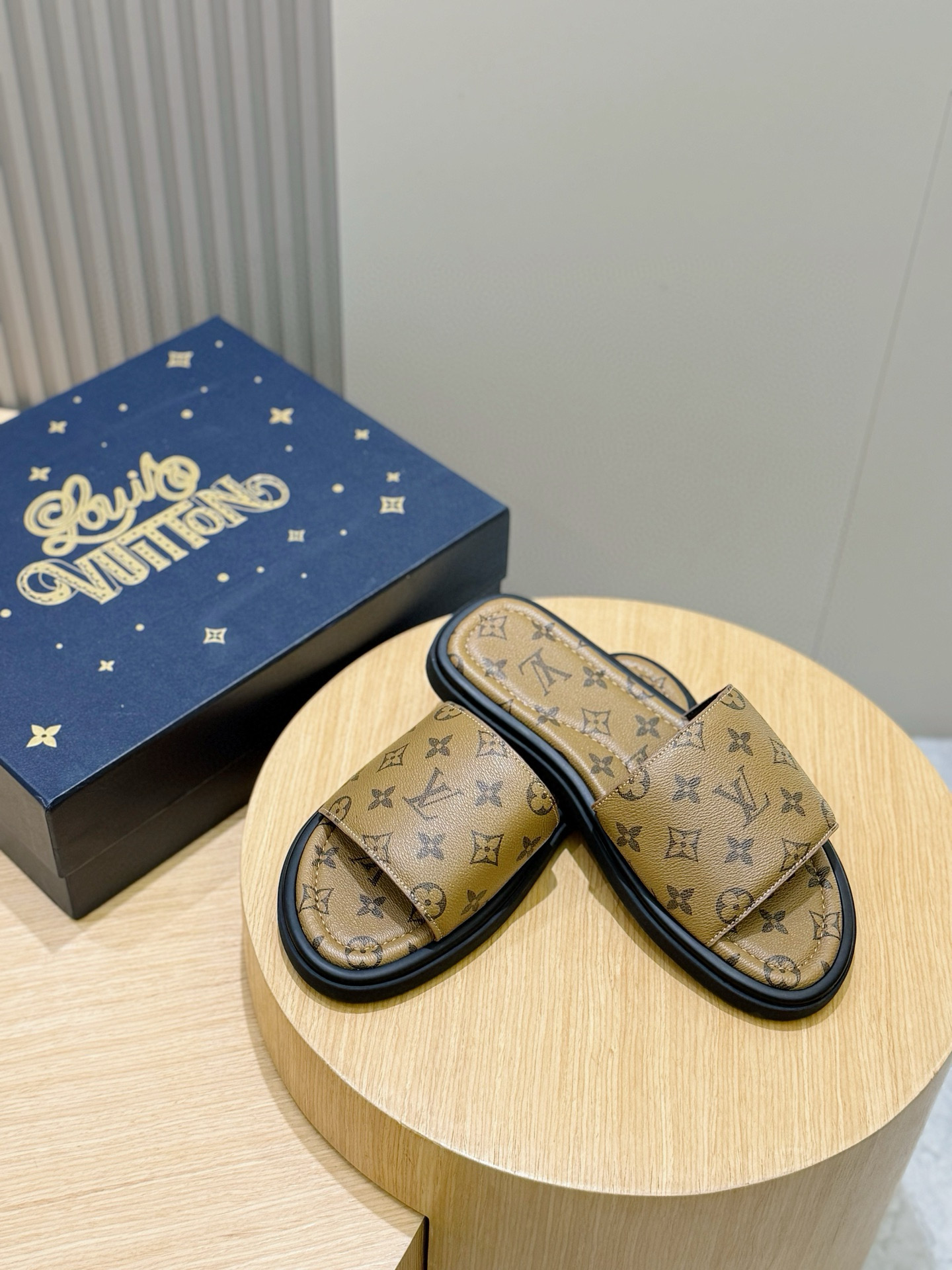 LV shoe