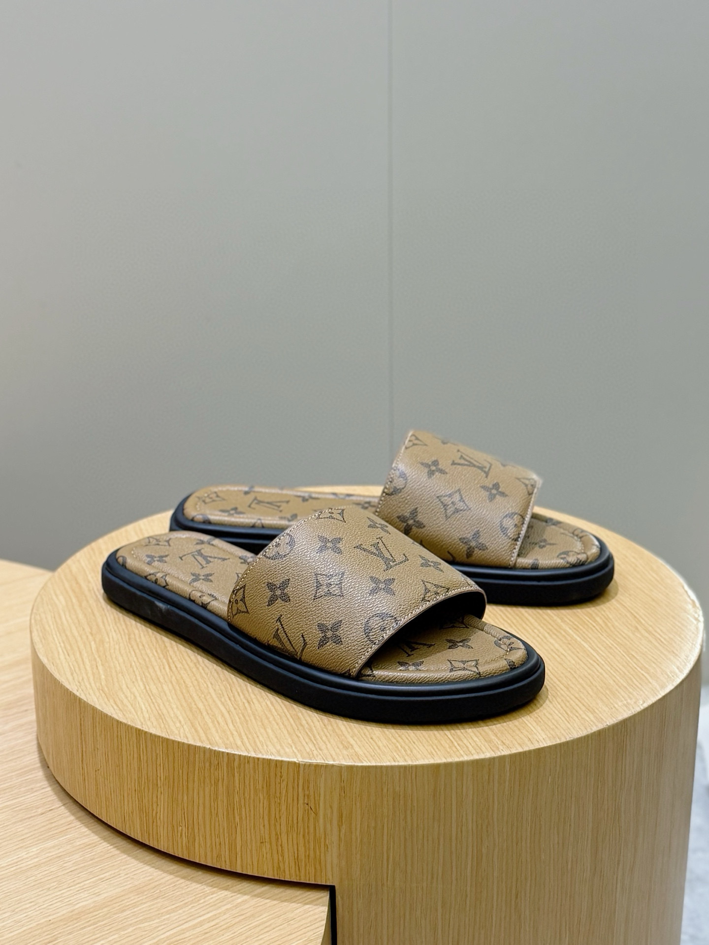LV shoe