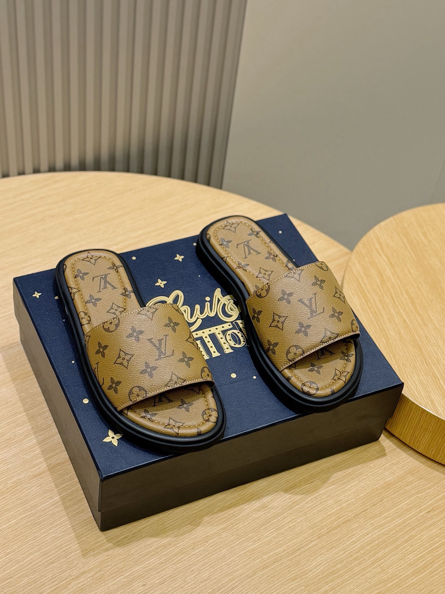 LV shoe