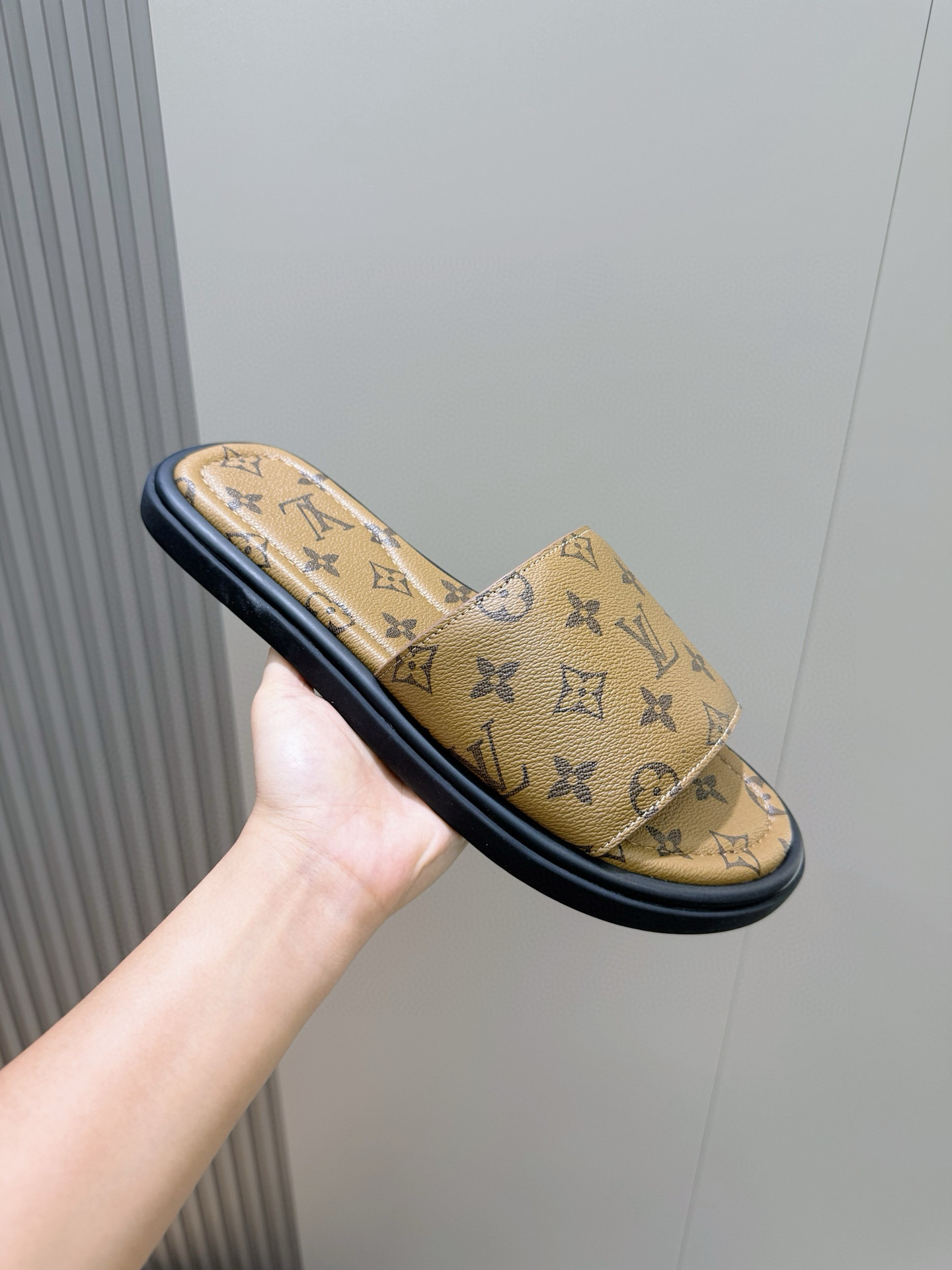 LV shoe