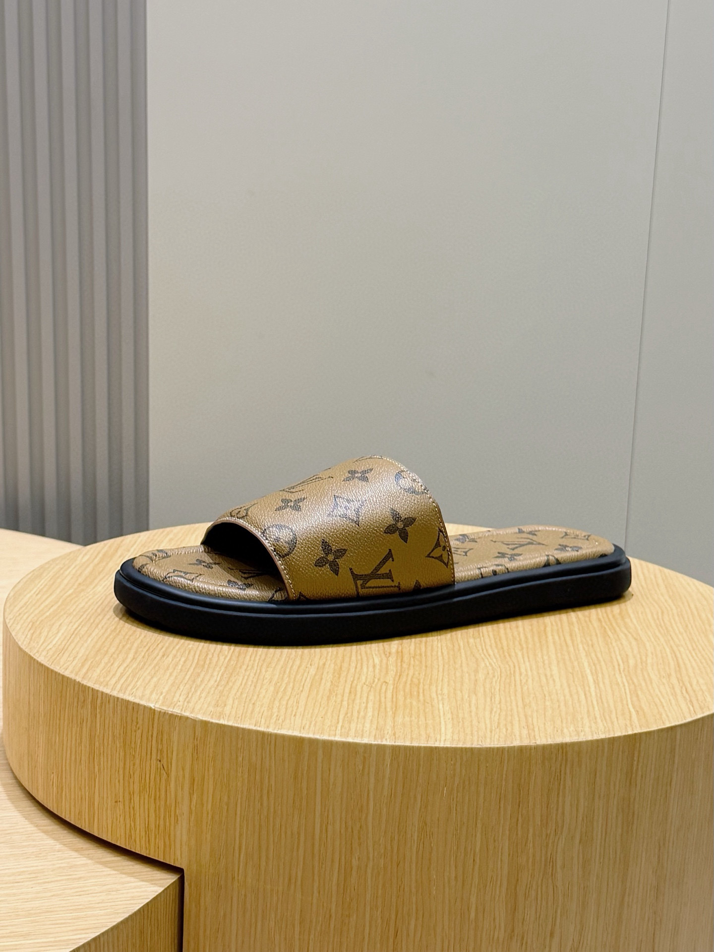 LV shoe