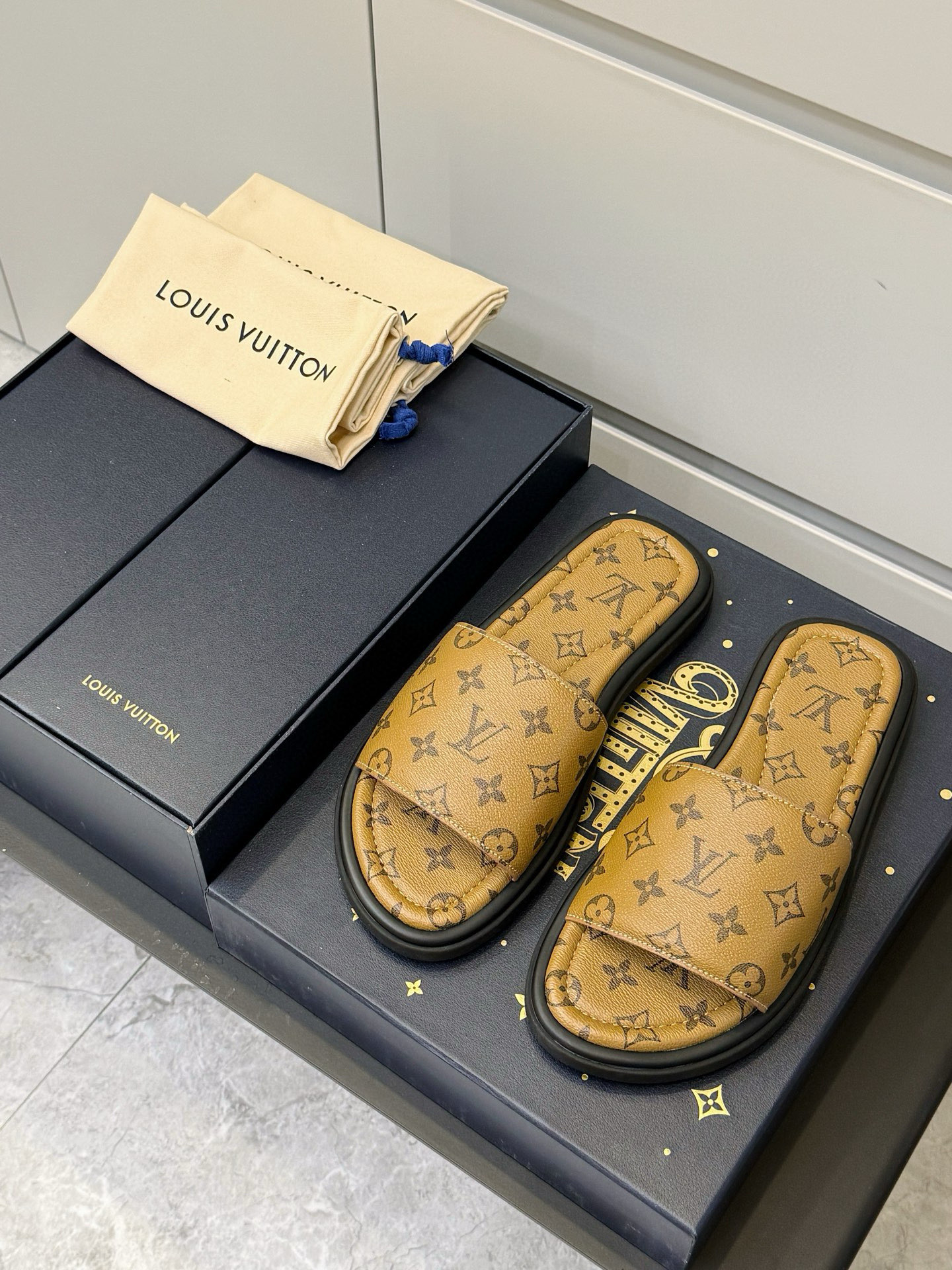 LV shoe