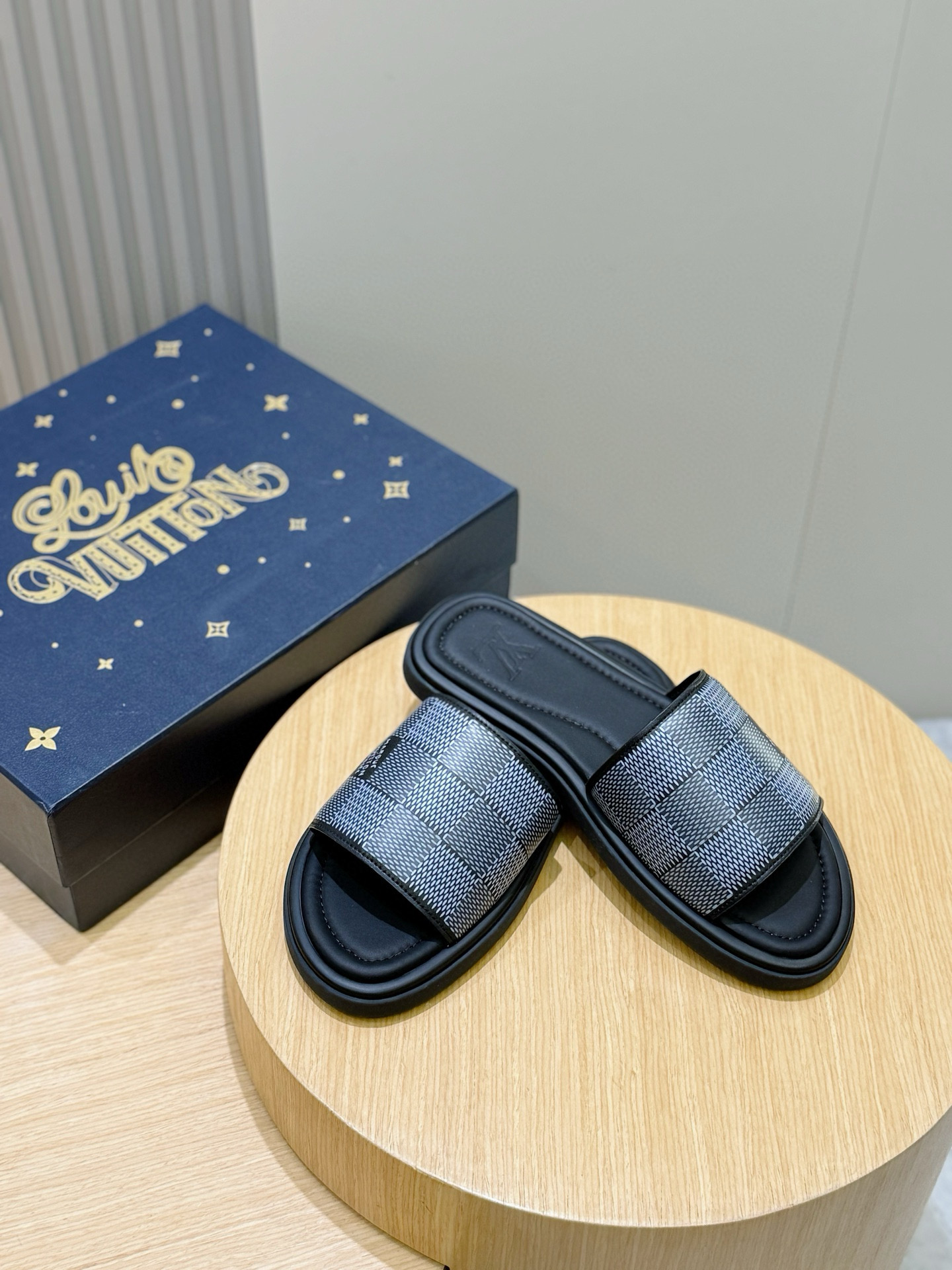 LV shoe