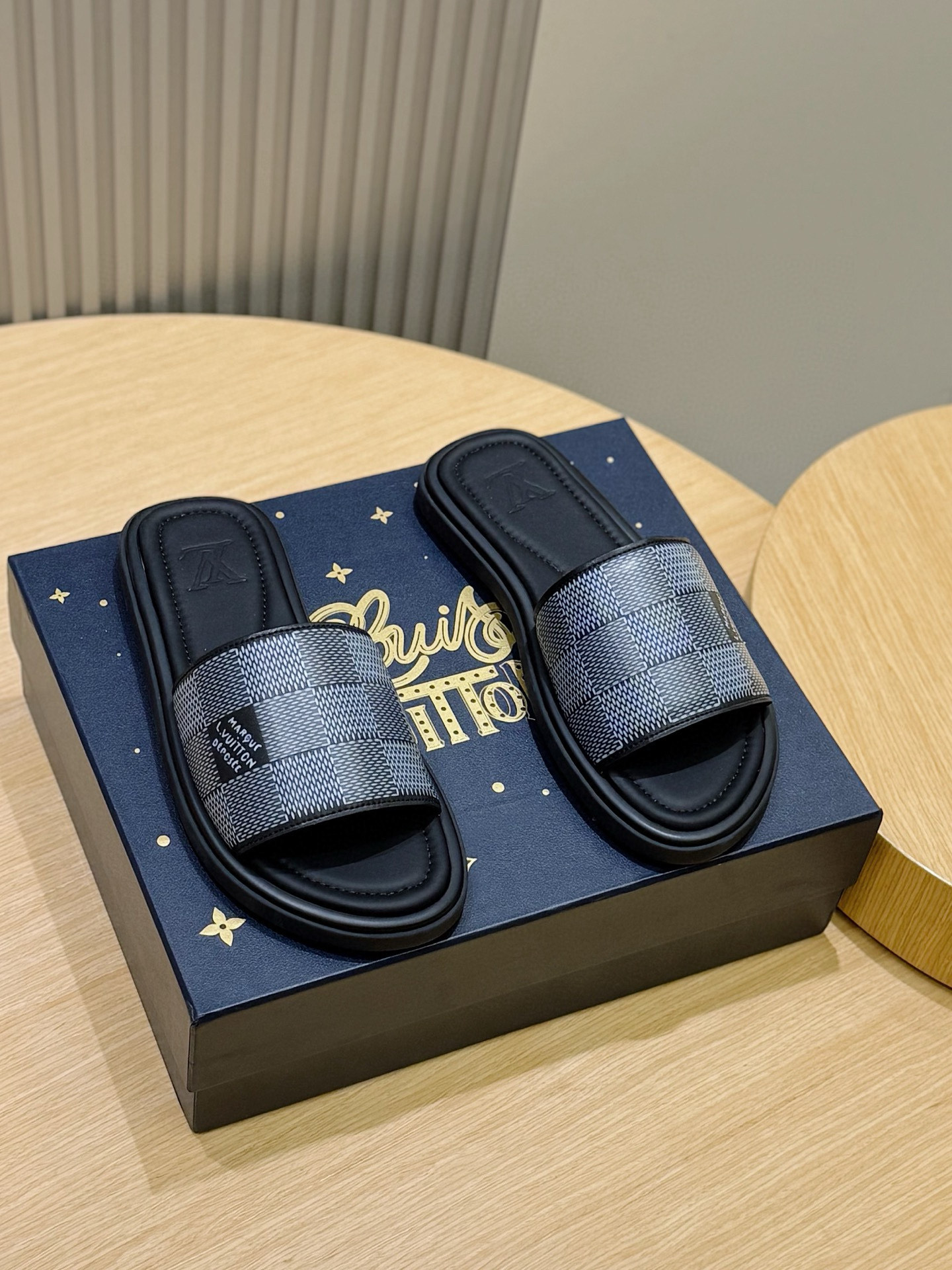 LV shoe