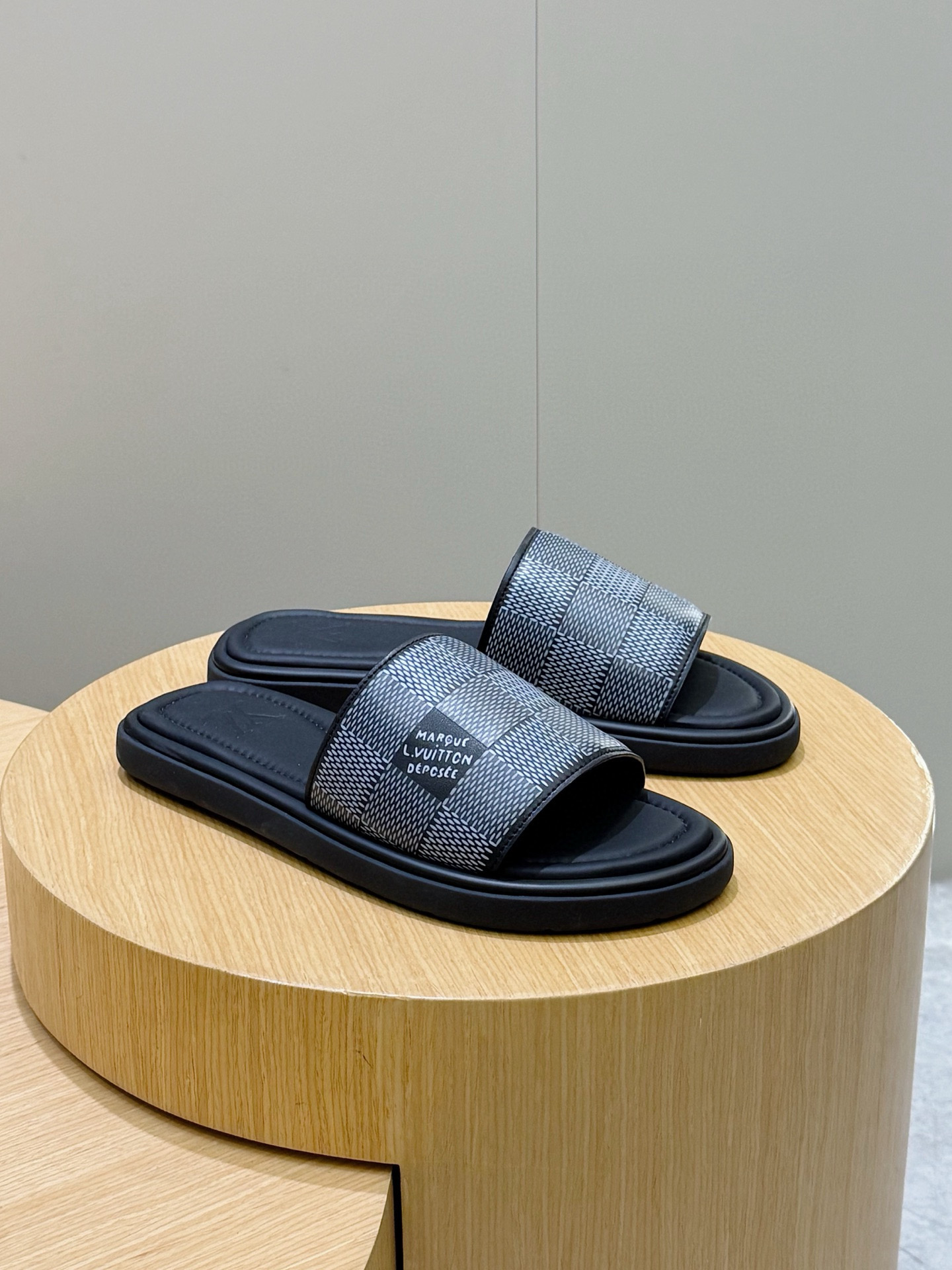 LV shoe