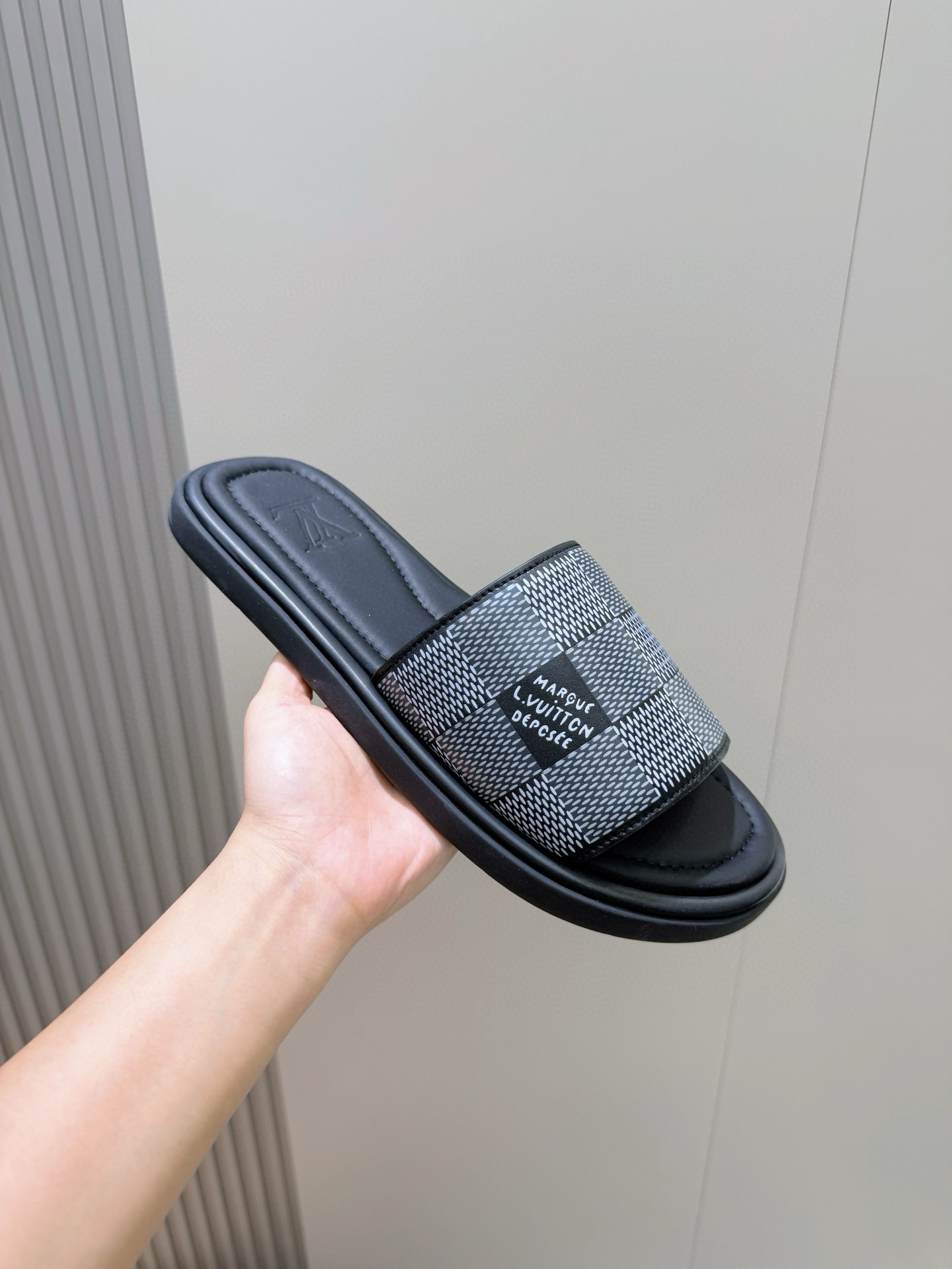 LV shoe