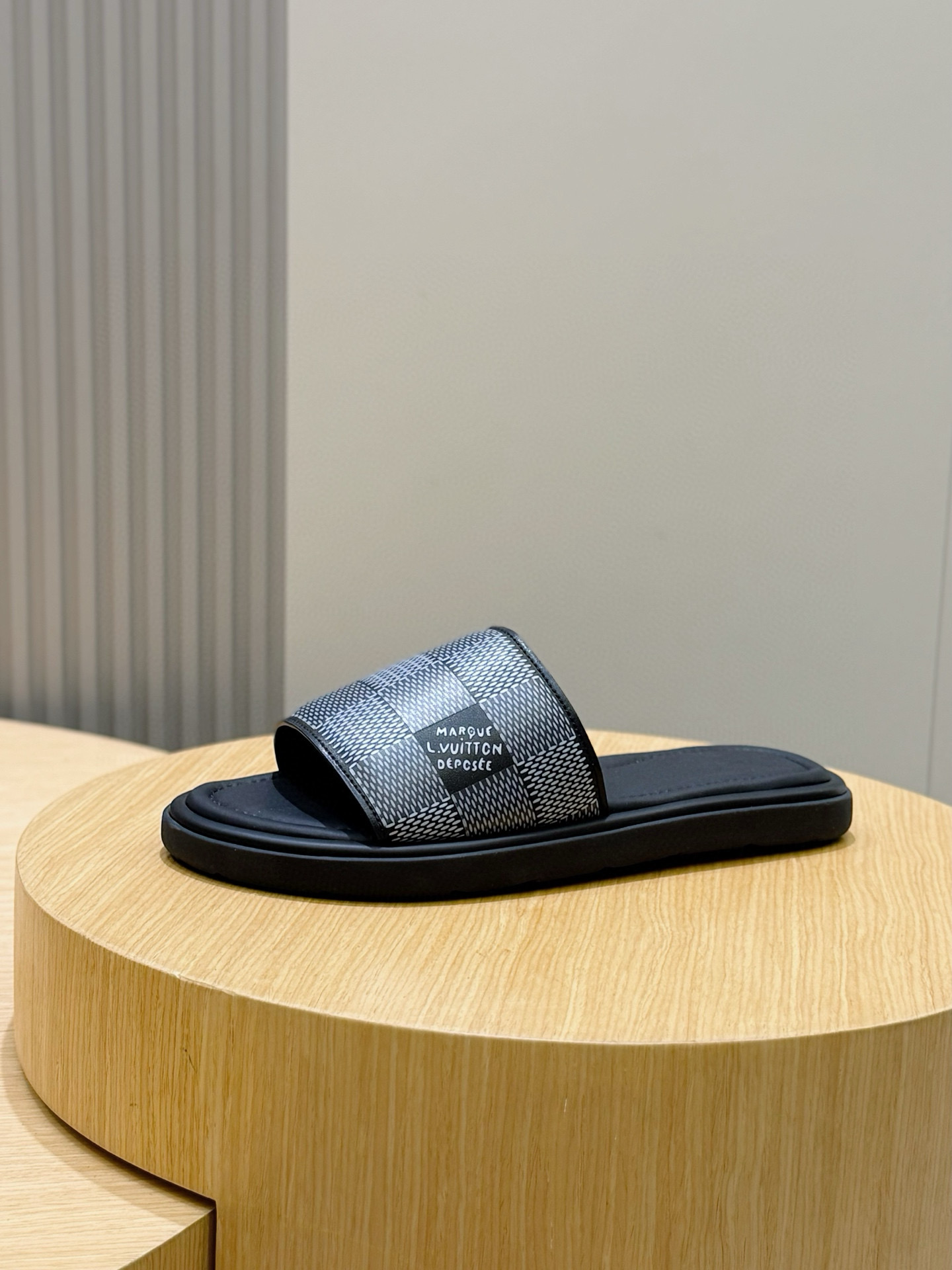 LV shoe